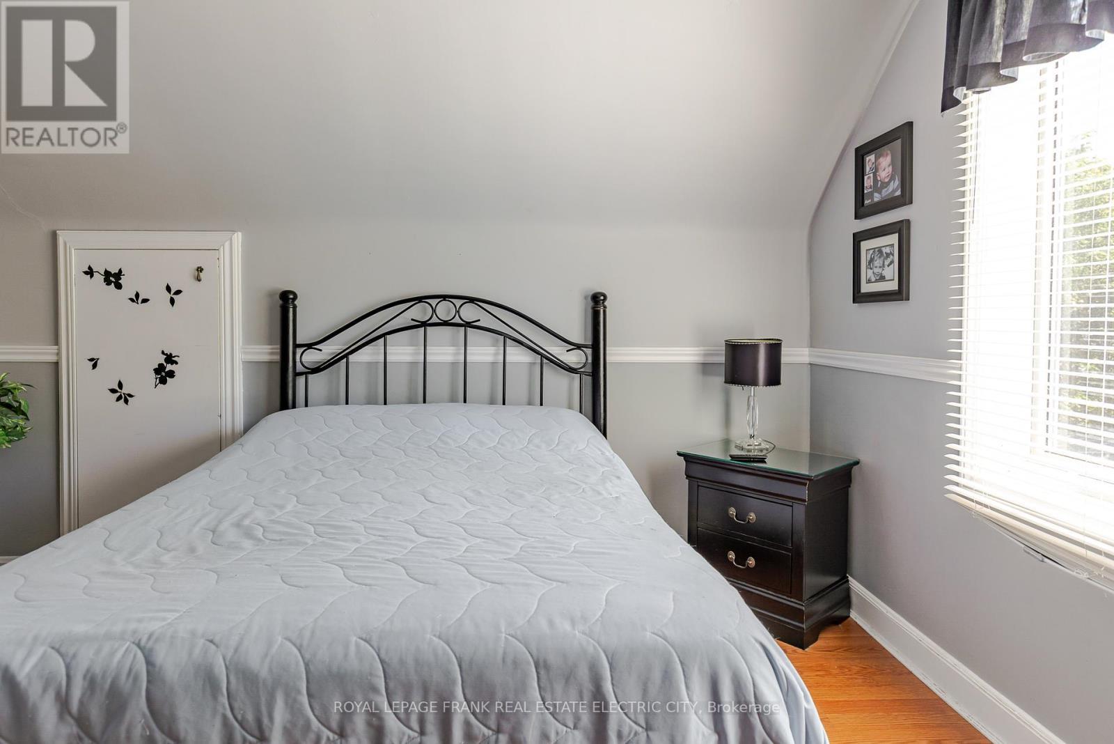 












287 MCGILL STREET

,
Peterborough (Otonabee Ward 1),




Ontario
K9J1W4

