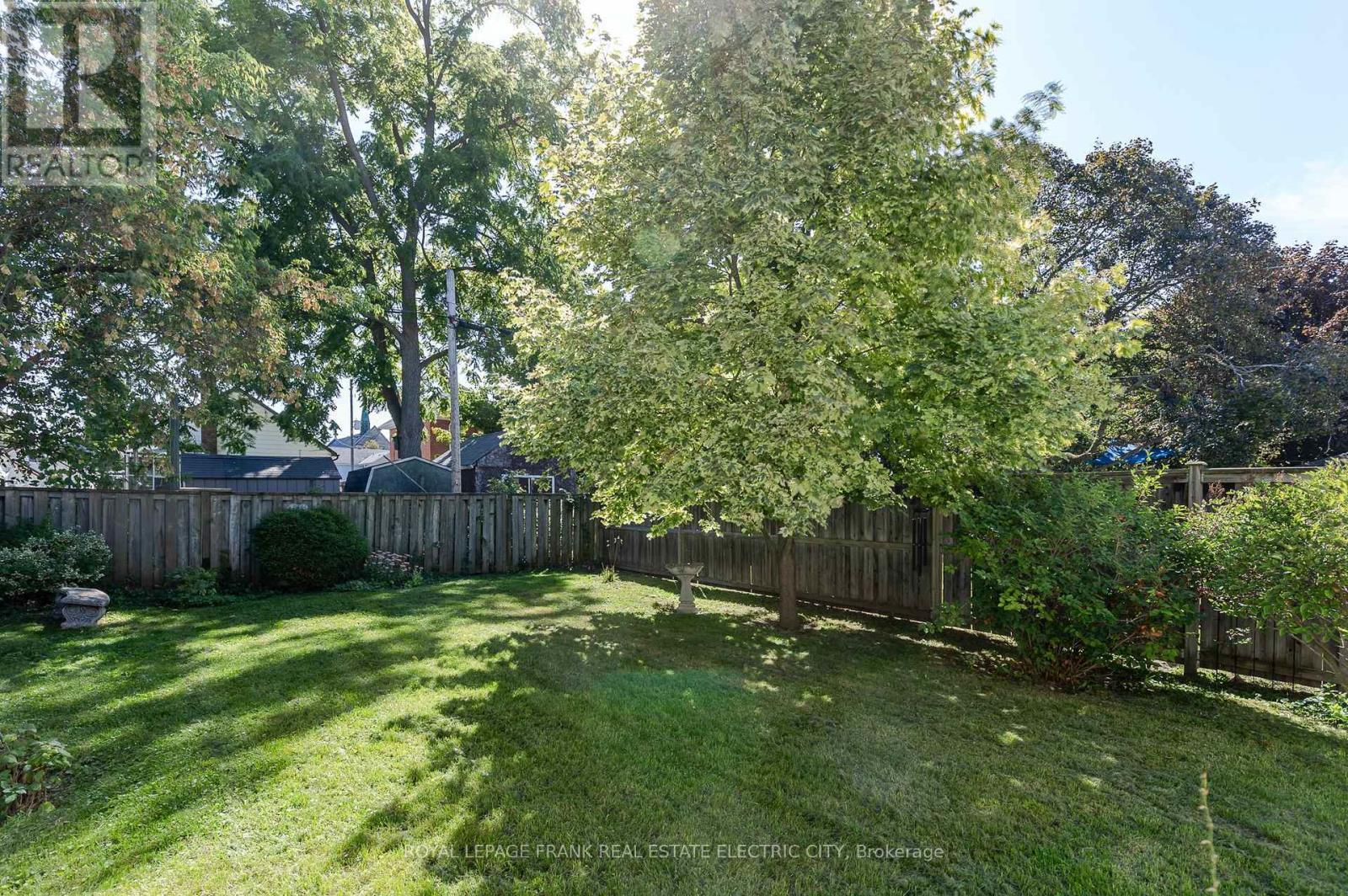 












287 MCGILL STREET

,
Peterborough (Otonabee Ward 1),




Ontario
K9J1W4

