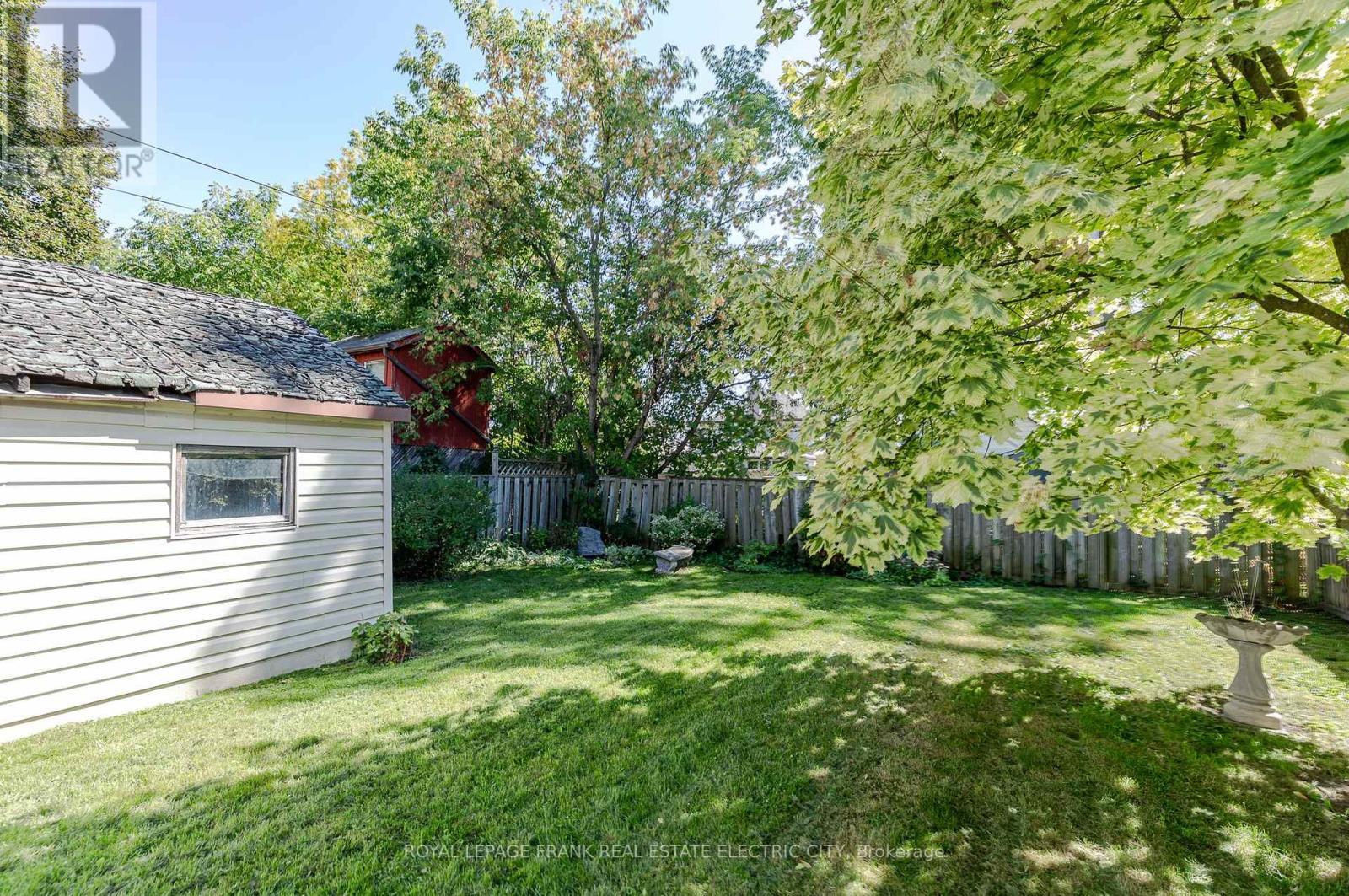 












287 MCGILL STREET

,
Peterborough (Otonabee Ward 1),




Ontario
K9J1W4

