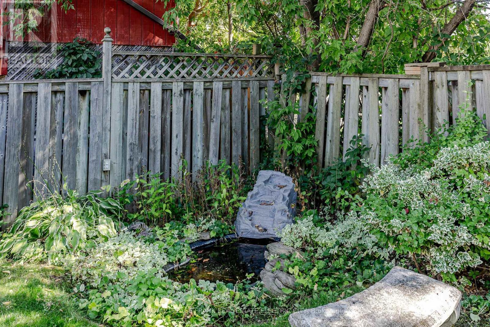 












287 MCGILL STREET

,
Peterborough (Otonabee Ward 1),




Ontario
K9J1W4

