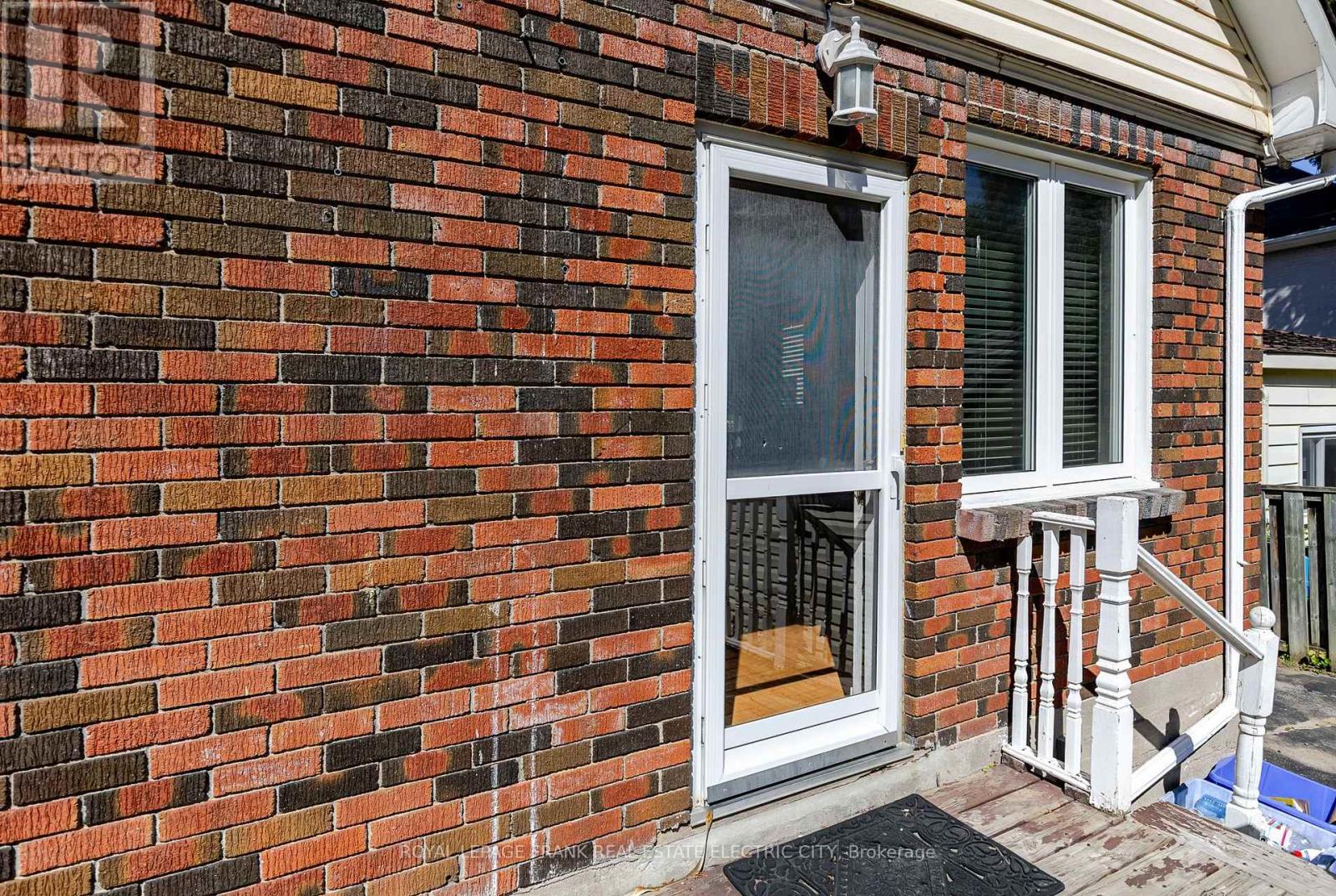 












287 MCGILL STREET

,
Peterborough (Otonabee Ward 1),




Ontario
K9J1W4

