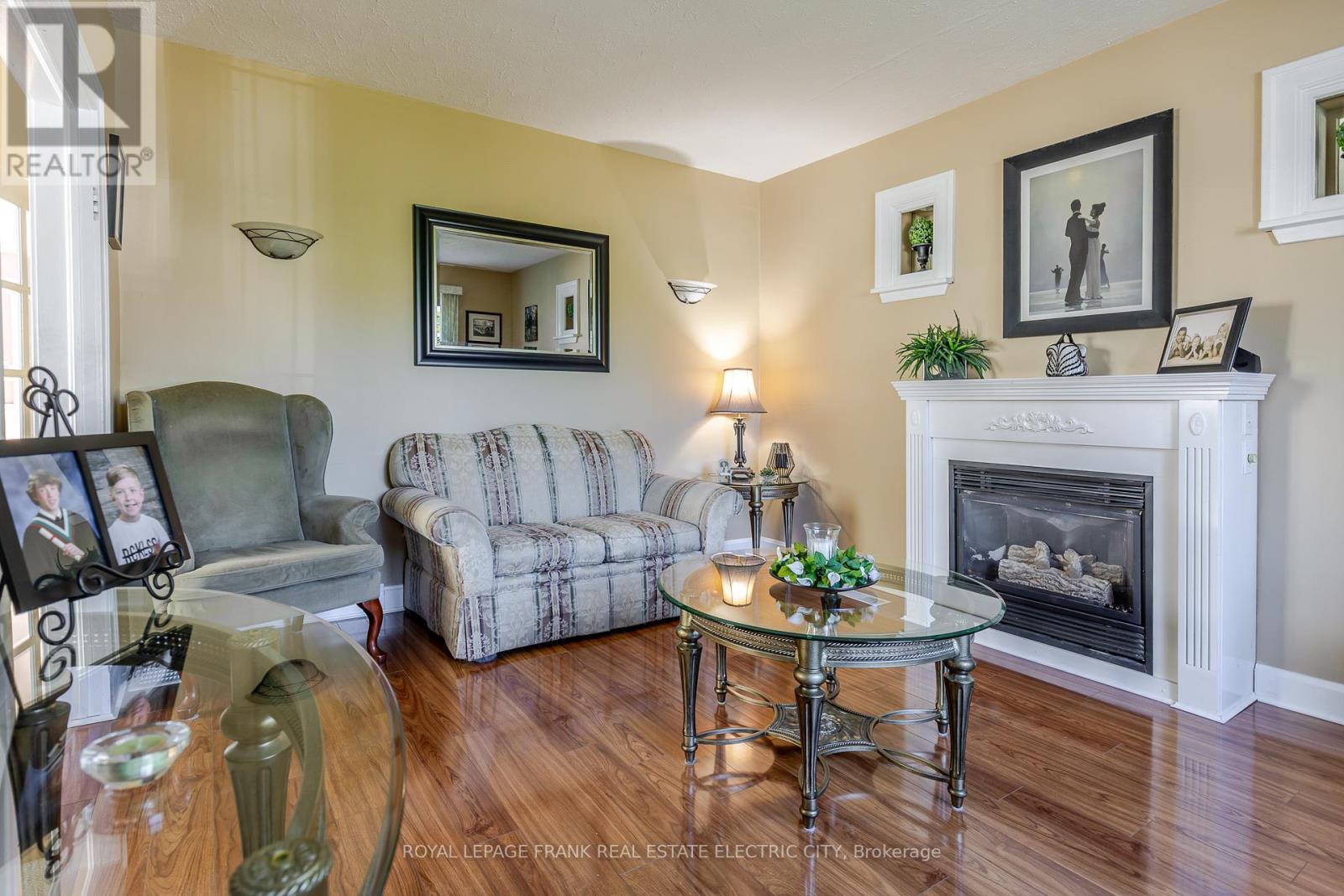 












287 MCGILL STREET

,
Peterborough (Otonabee Ward 1),




Ontario
K9J1W4

