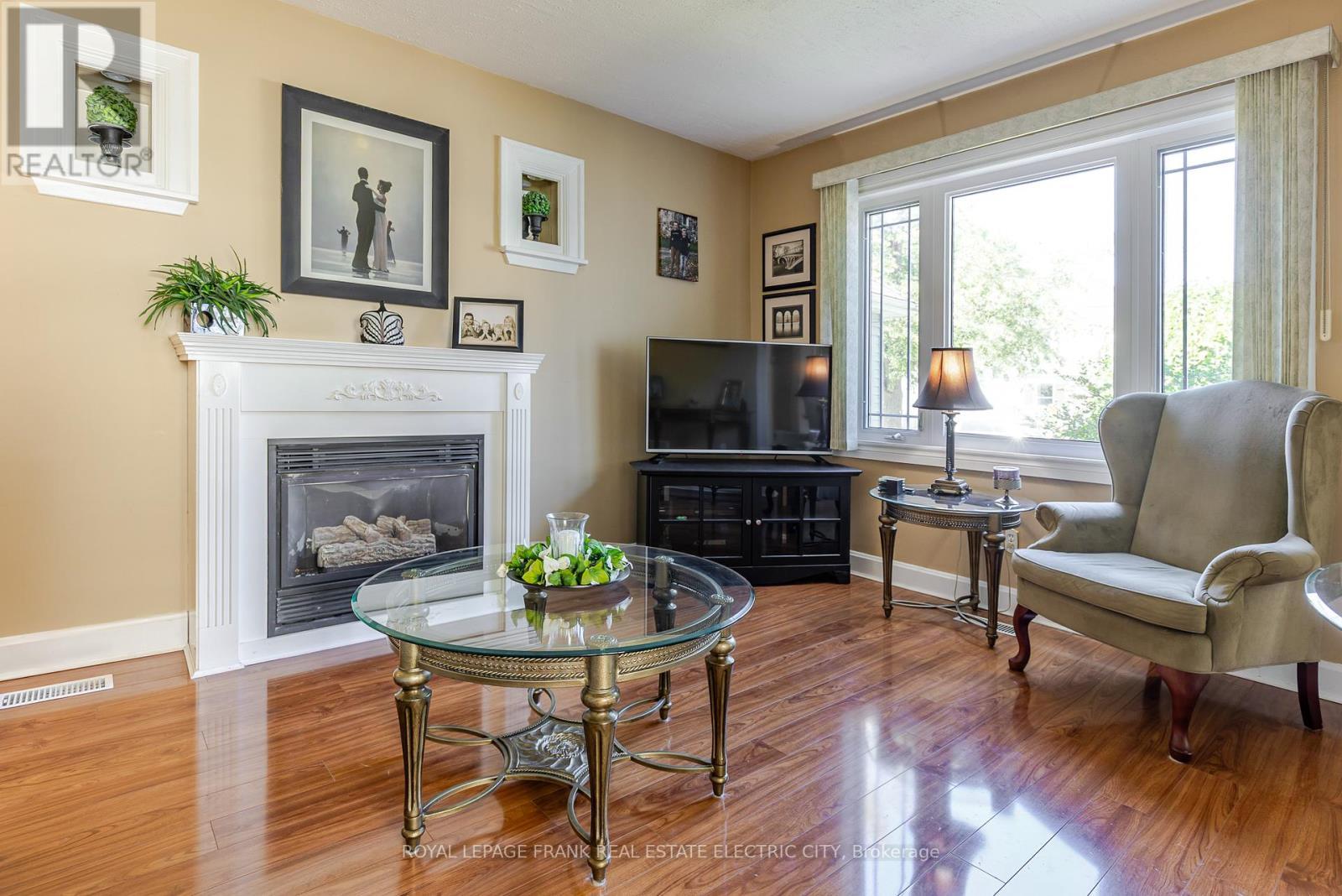 












287 MCGILL STREET

,
Peterborough (Otonabee Ward 1),




Ontario
K9J1W4


