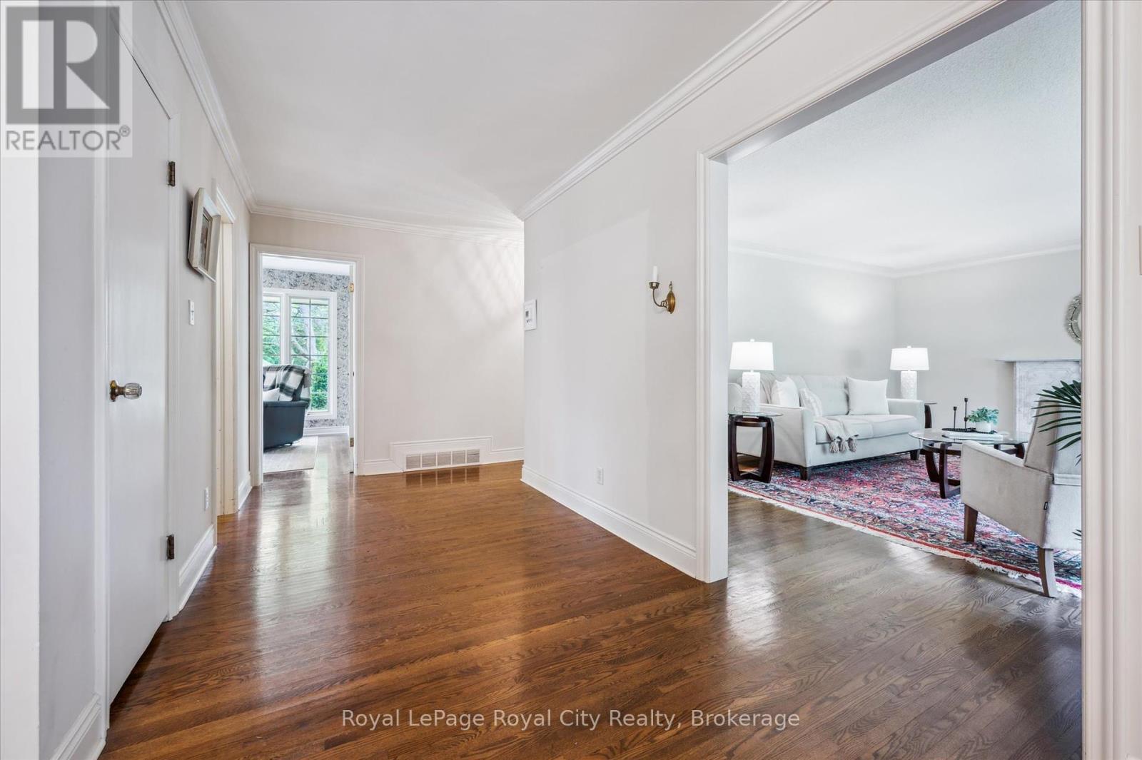












29 LYNWOOD PLACE

,
Guelph (Dovercliffe Park/Old University),




Ontario
N1G2V9

