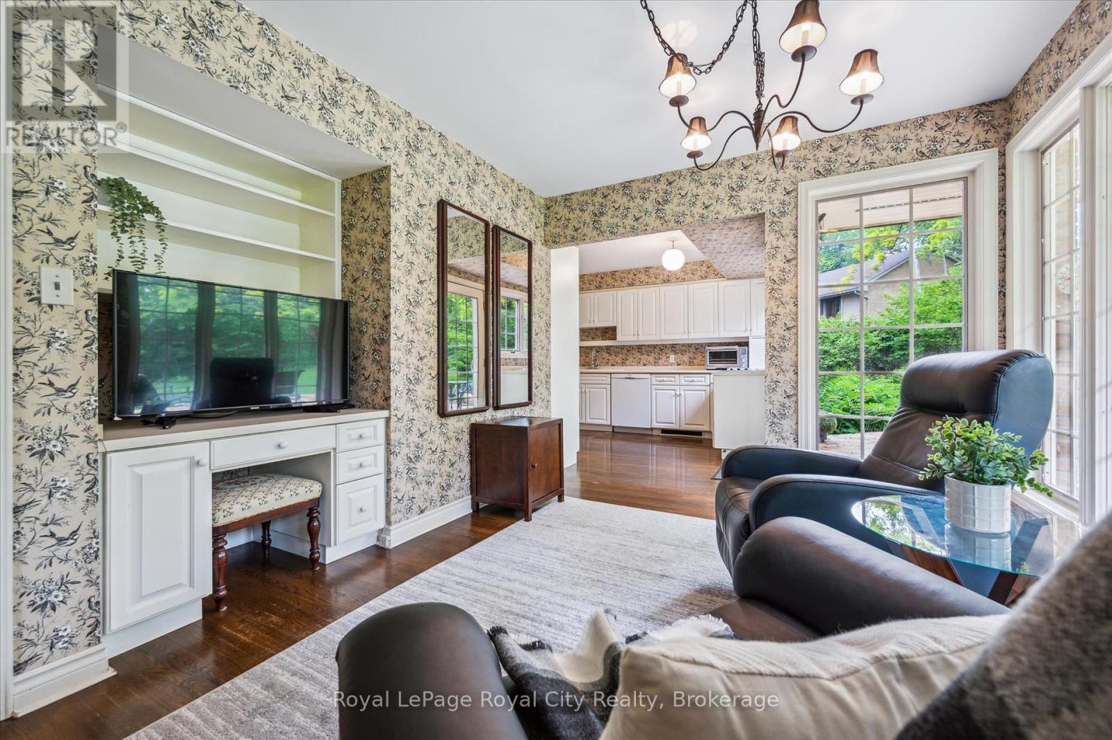 












29 LYNWOOD PLACE

,
Guelph (Dovercliffe Park/Old University),




Ontario
N1G2V9

