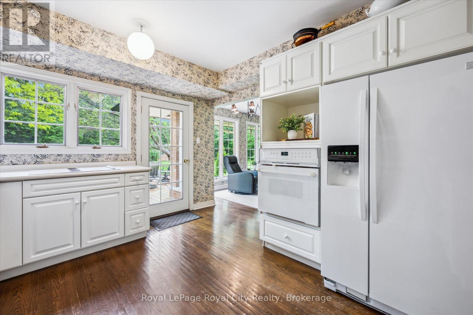 












29 LYNWOOD PLACE

,
Guelph (Dovercliffe Park/Old University),




Ontario
N1G2V9

