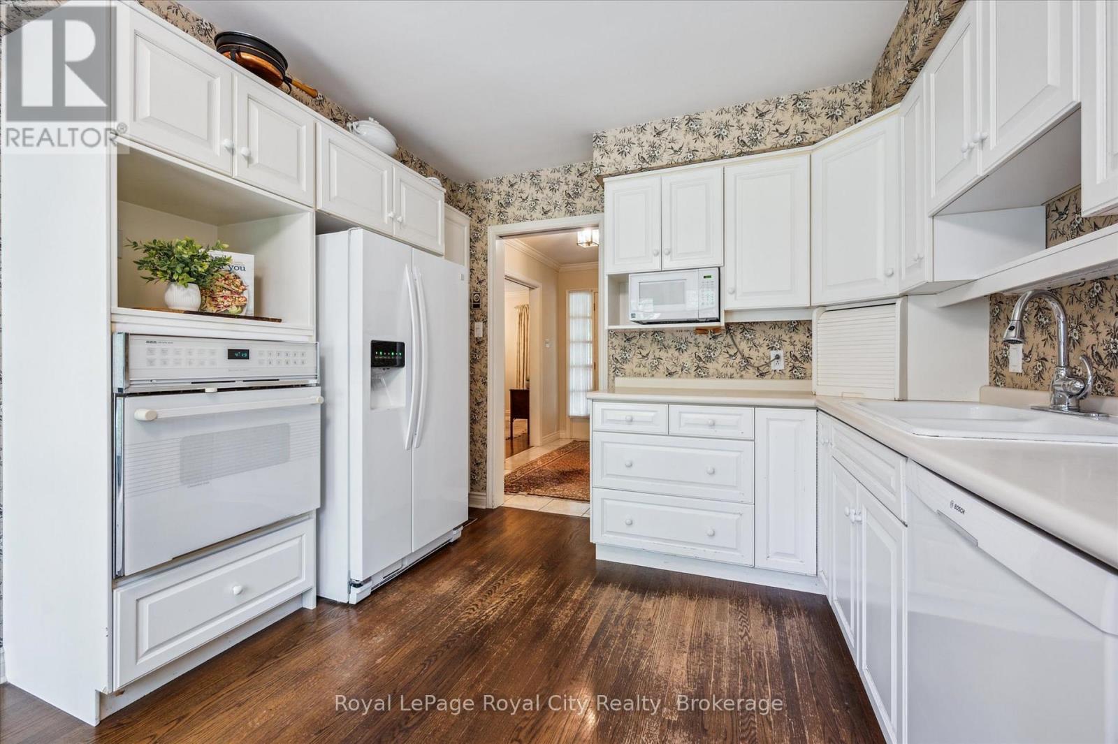 












29 LYNWOOD PLACE

,
Guelph (Dovercliffe Park/Old University),




Ontario
N1G2V9

