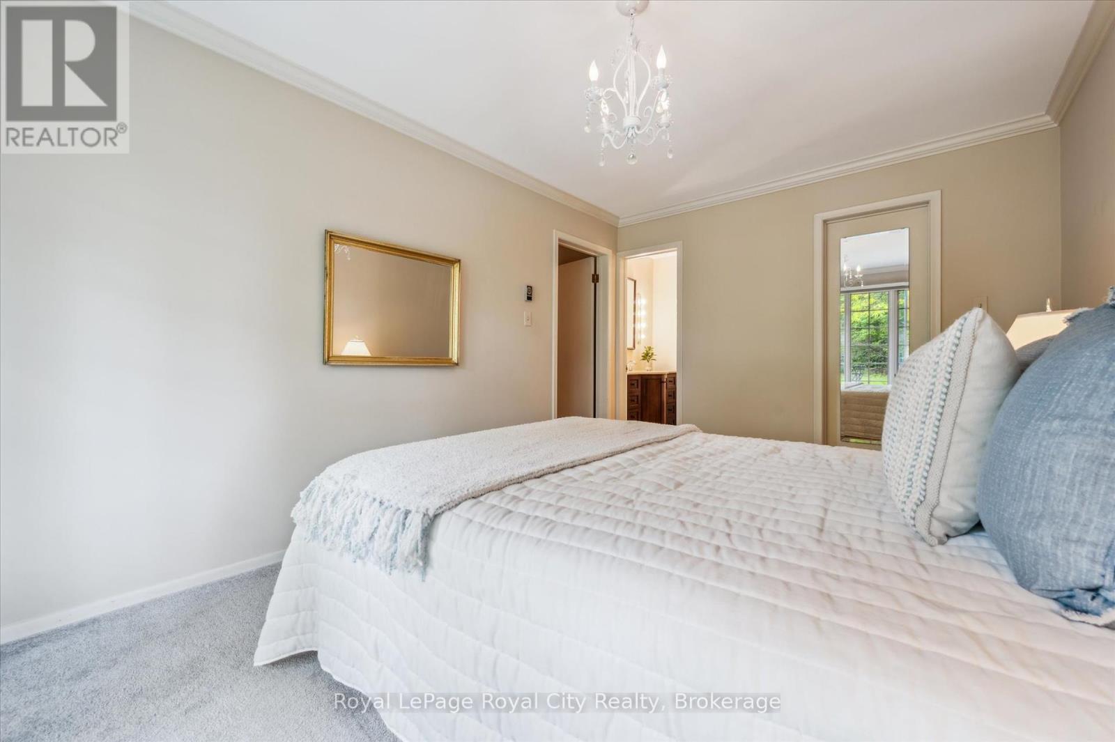 












29 LYNWOOD PLACE

,
Guelph (Dovercliffe Park/Old University),




Ontario
N1G2V9

