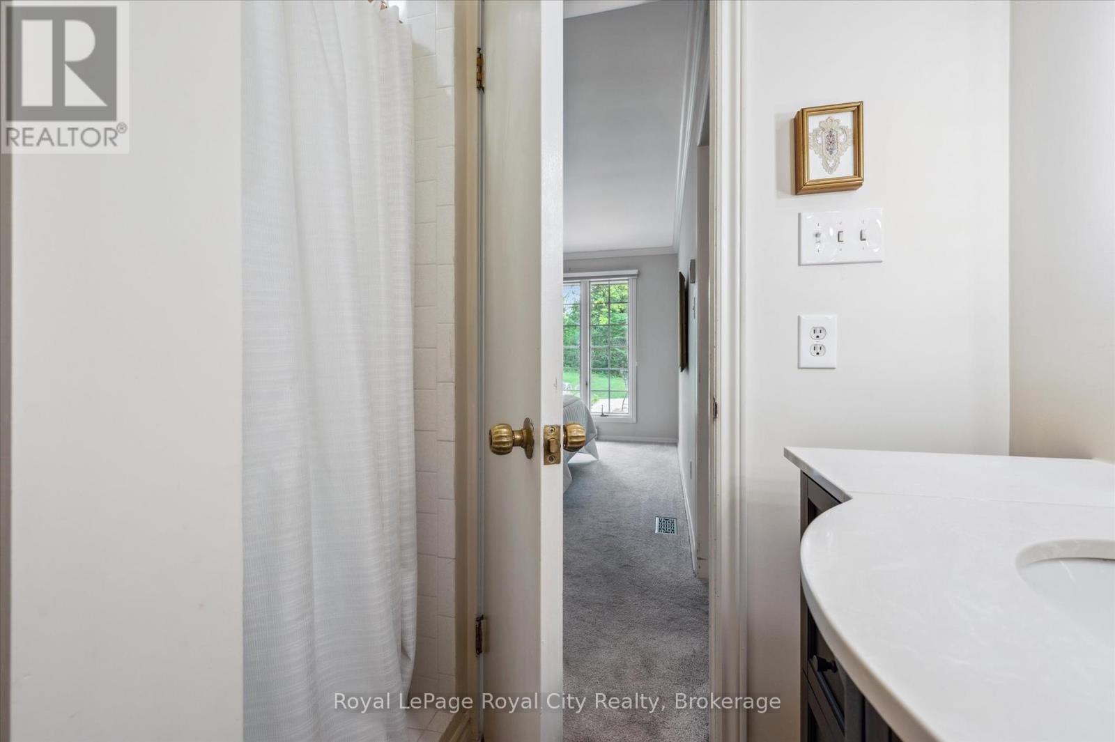 












29 LYNWOOD PLACE

,
Guelph (Dovercliffe Park/Old University),




Ontario
N1G2V9

