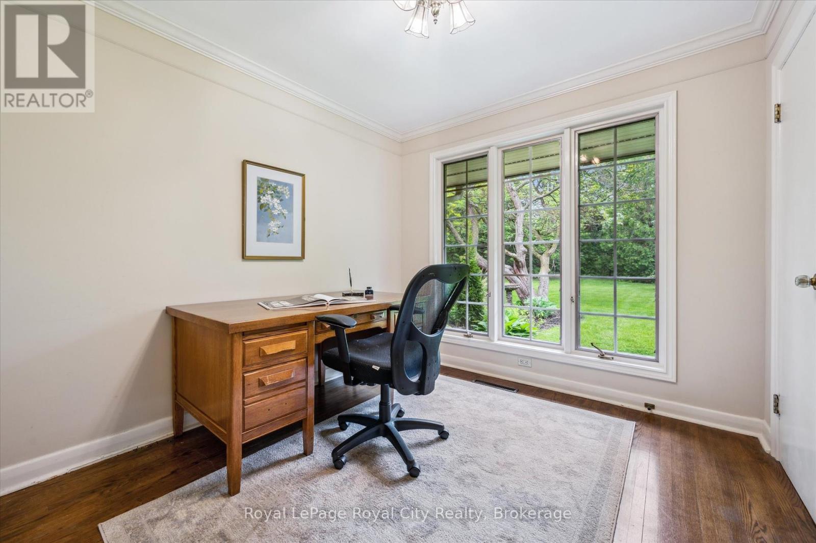 












29 LYNWOOD PLACE

,
Guelph (Dovercliffe Park/Old University),




Ontario
N1G2V9

