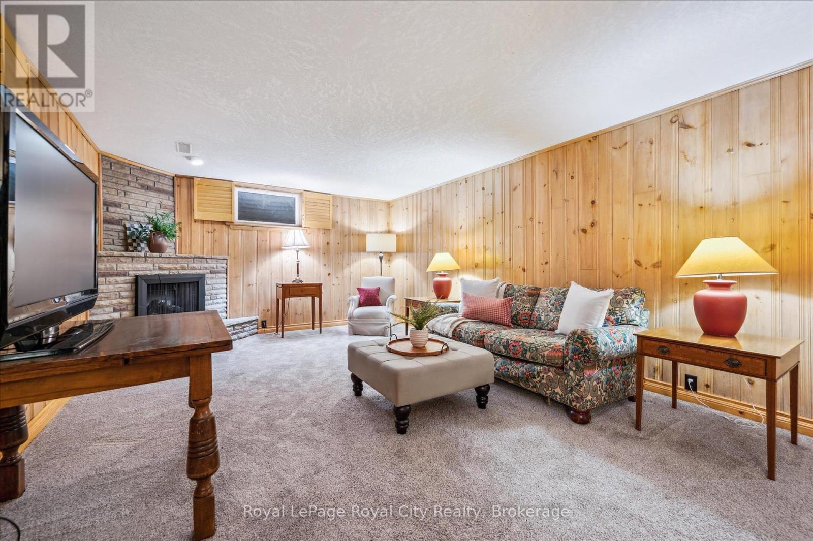 












29 LYNWOOD PLACE

,
Guelph (Dovercliffe Park/Old University),




Ontario
N1G2V9

