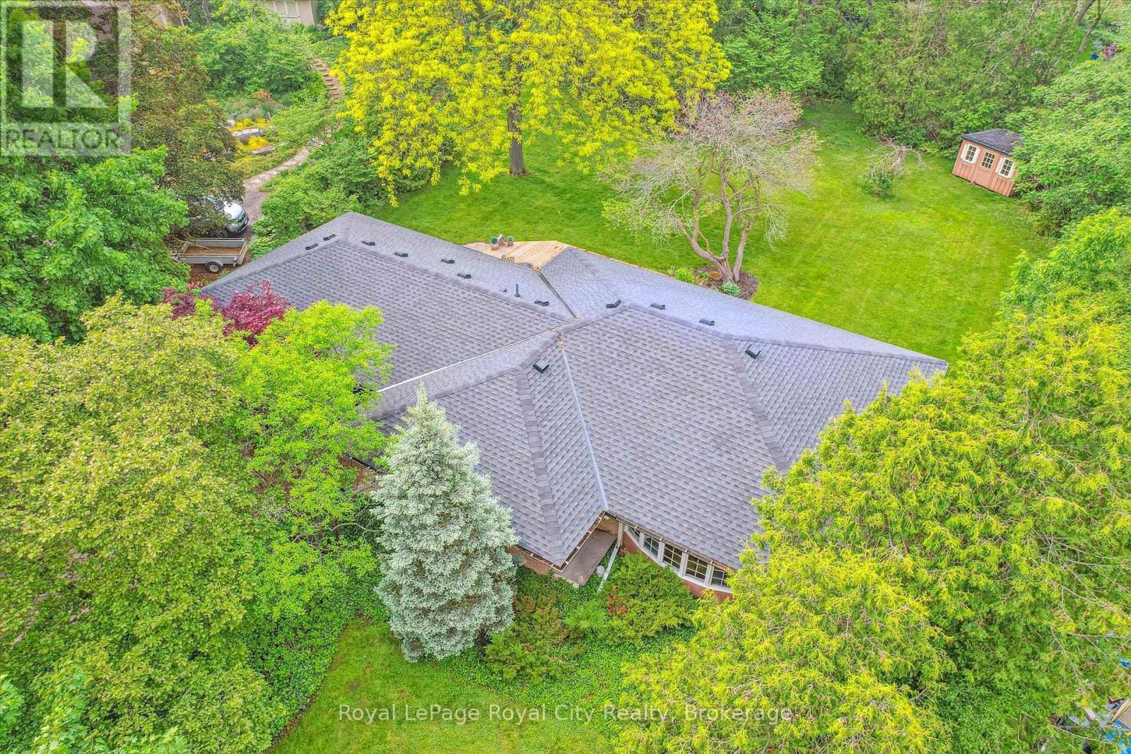 












29 LYNWOOD PLACE

,
Guelph (Dovercliffe Park/Old University),




Ontario
N1G2V9

