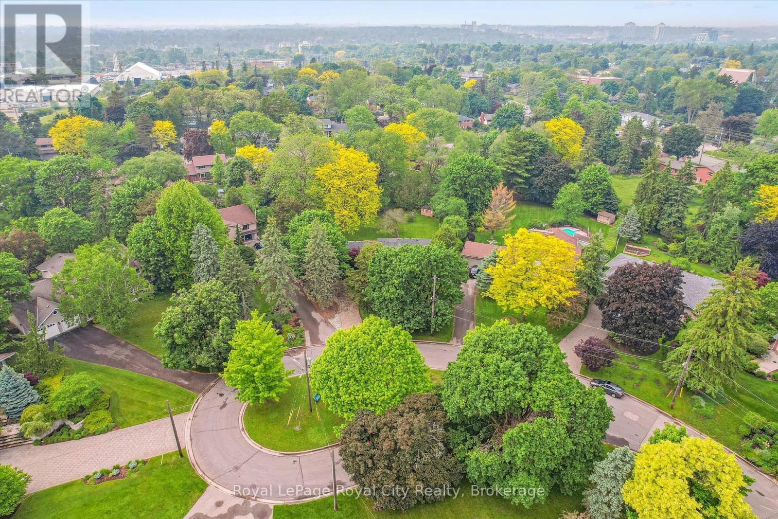 












29 LYNWOOD PLACE

,
Guelph (Dovercliffe Park/Old University),




Ontario
N1G2V9

