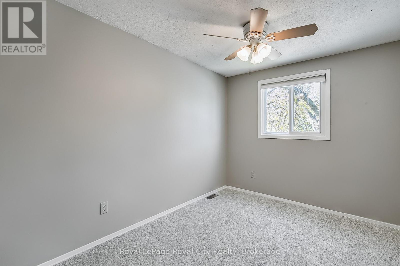 












19 LEACOCK AVENUE

,
Guelph (Grange Road),




Ontario
N1E6P9


