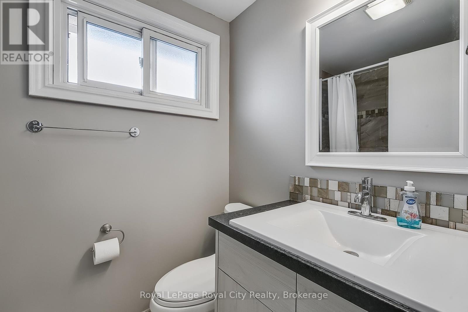 












19 LEACOCK AVENUE

,
Guelph (Grange Road),




Ontario
N1E6P9

