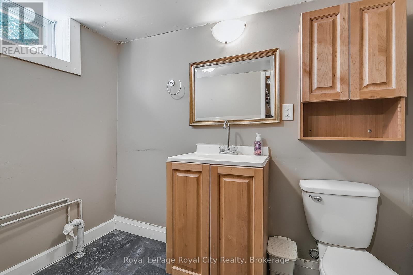 












19 LEACOCK AVENUE

,
Guelph (Grange Road),




Ontario
N1E6P9

