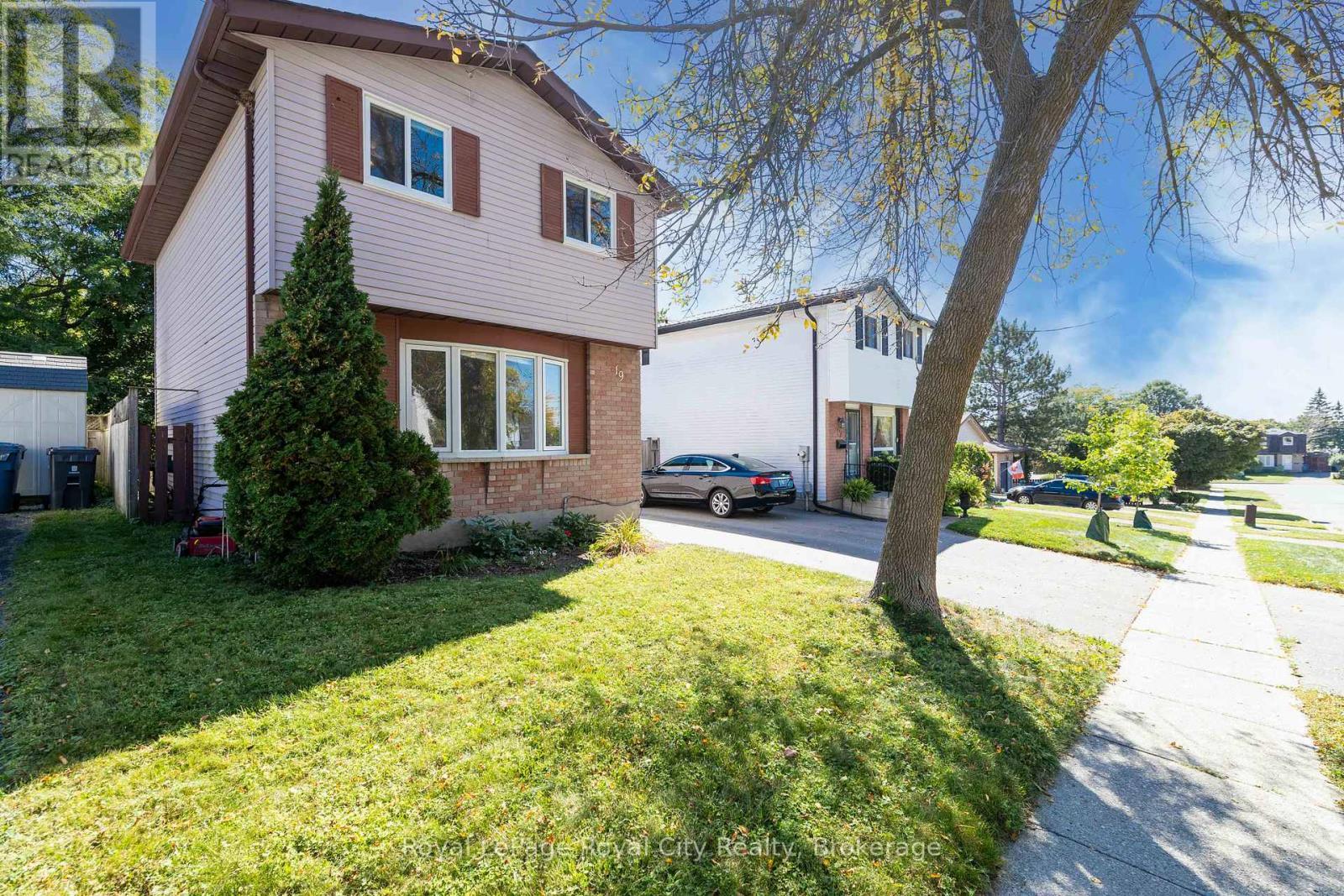 












19 LEACOCK AVENUE

,
Guelph (Grange Road),




Ontario
N1E6P9

