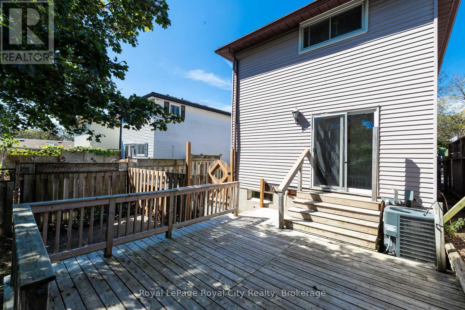 












19 LEACOCK AVENUE

,
Guelph (Grange Road),




Ontario
N1E6P9

