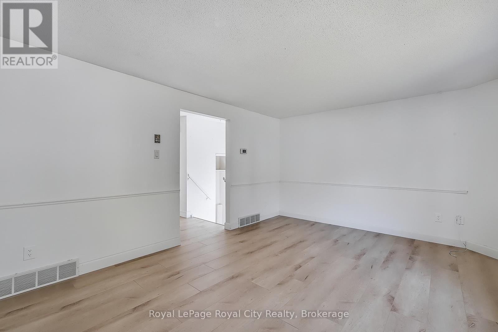 












19 LEACOCK AVENUE

,
Guelph (Grange Road),




Ontario
N1E6P9

