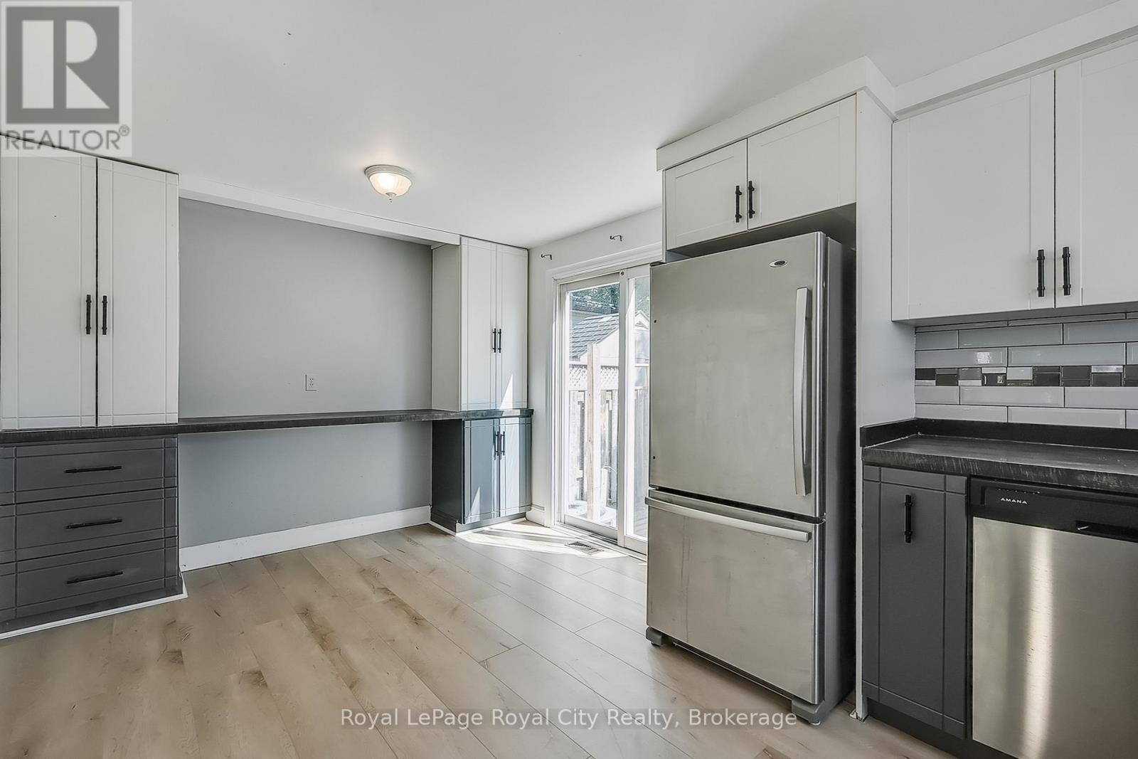 












19 LEACOCK AVENUE

,
Guelph (Grange Road),




Ontario
N1E6P9


