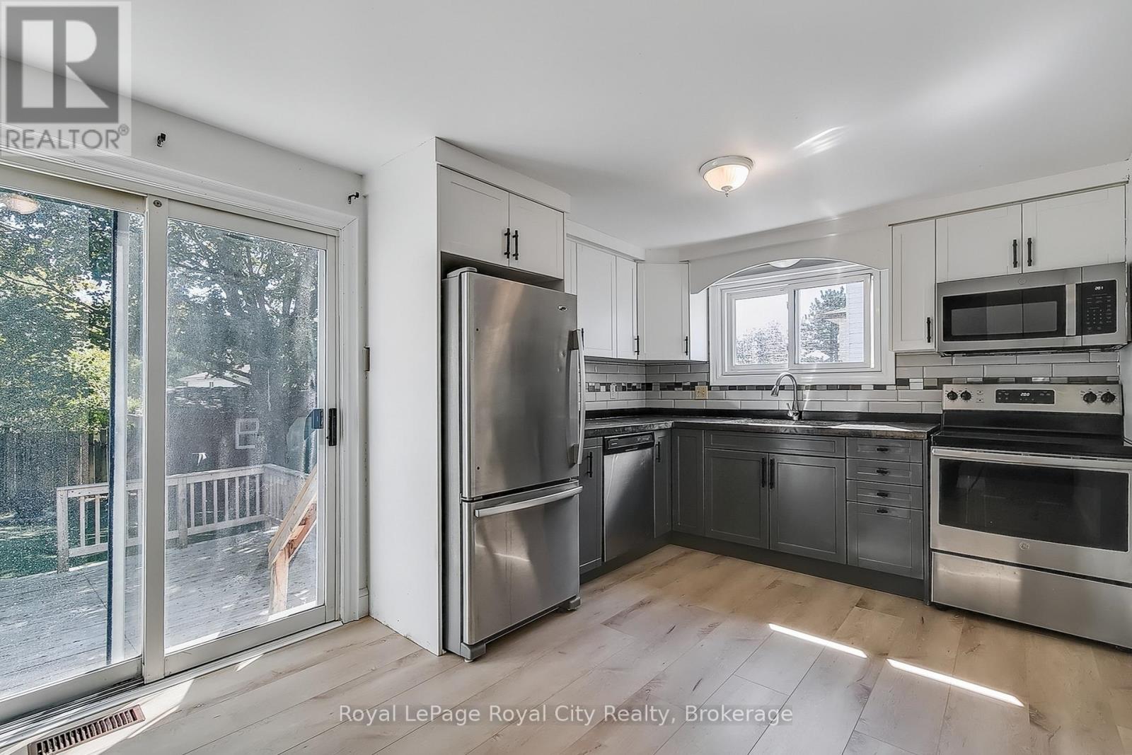 












19 LEACOCK AVENUE

,
Guelph (Grange Road),




Ontario
N1E6P9

