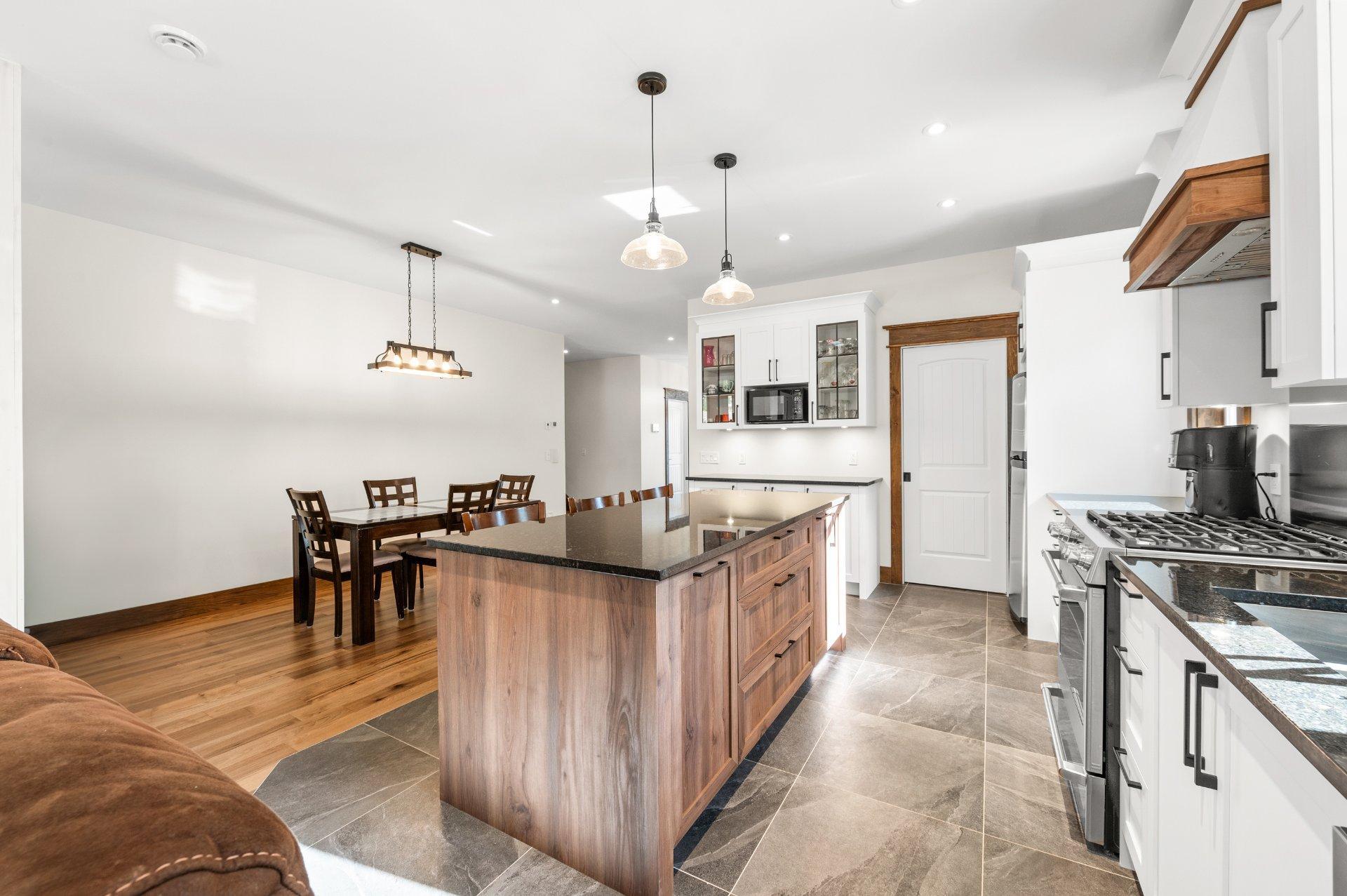 









125


Mtée des Samares

,
Sainte-Agathe-des-Monts,




QC
J8C0R7

