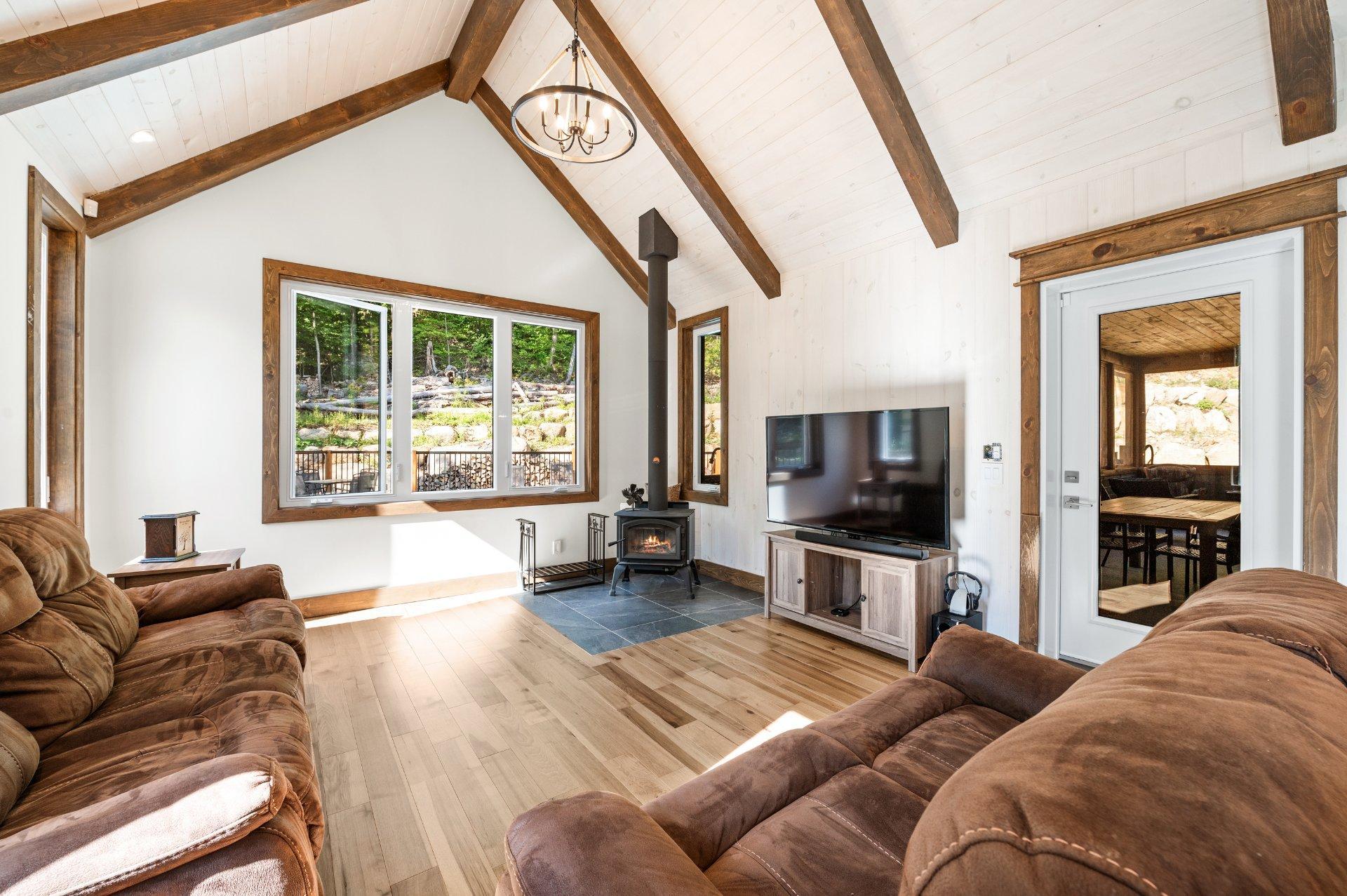 









125


Mtée des Samares

,
Sainte-Agathe-des-Monts,




QC
J8C0R7

