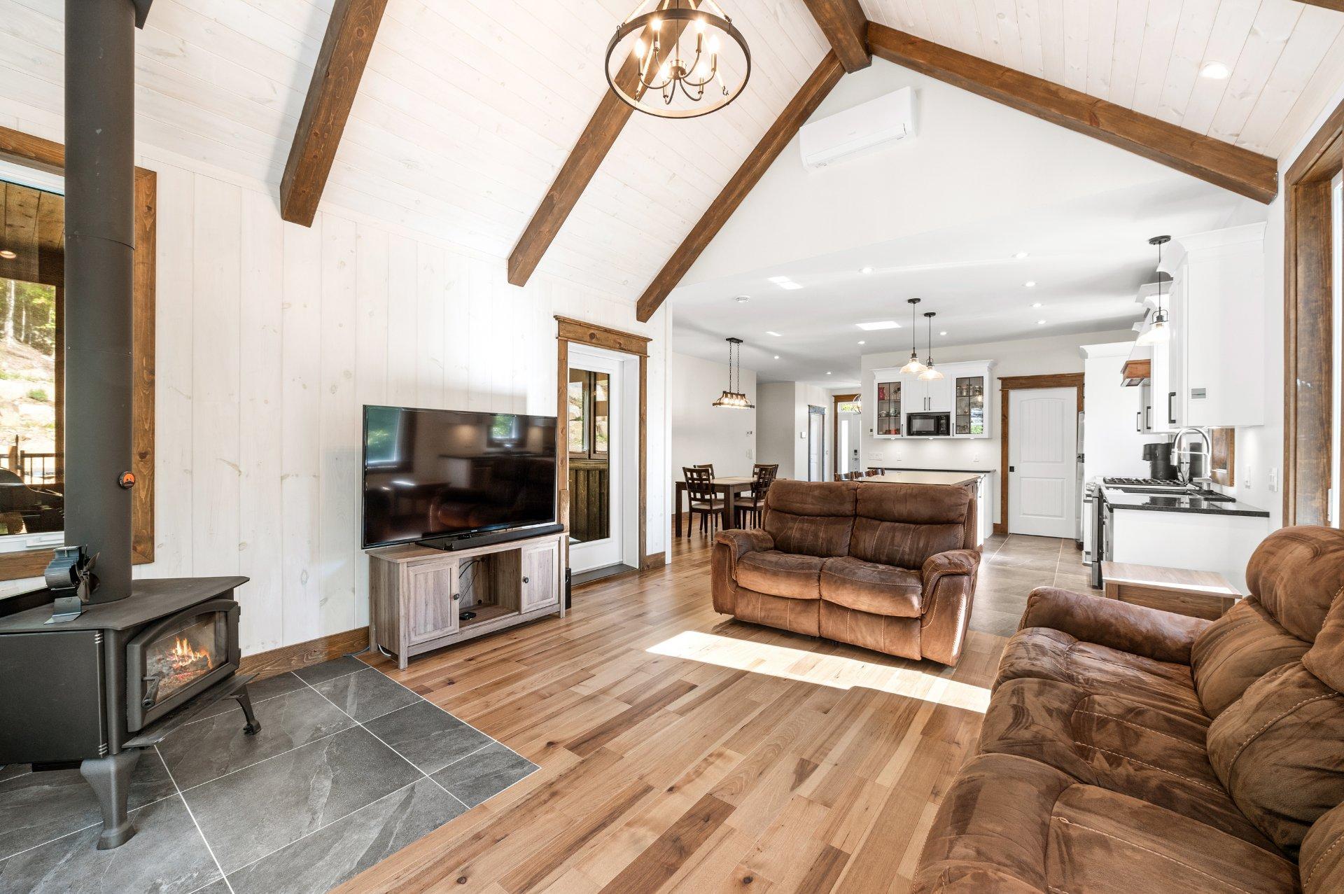 









125


Mtée des Samares

,
Sainte-Agathe-des-Monts,




QC
J8C0R7

