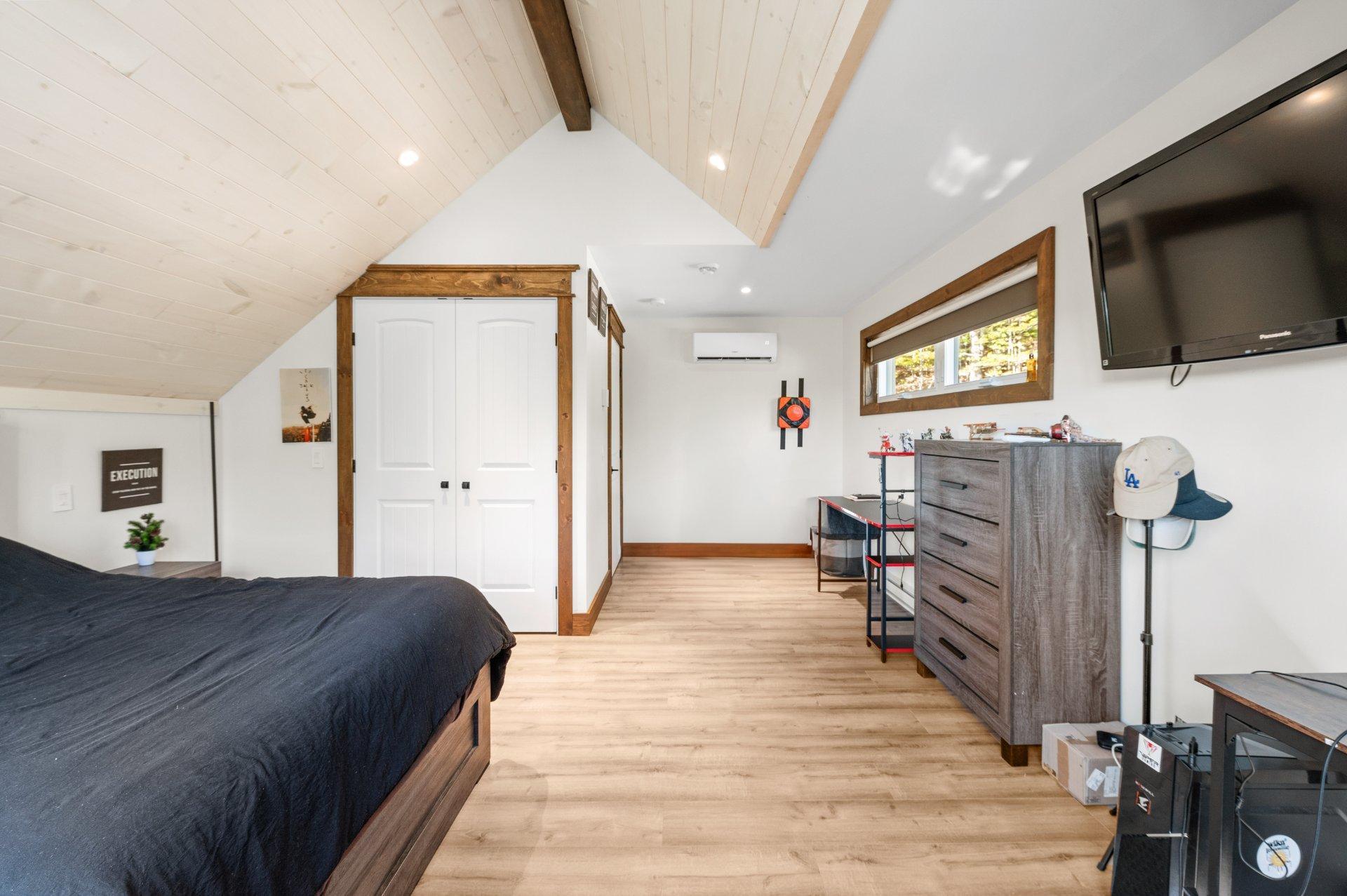 









125


Mtée des Samares

,
Sainte-Agathe-des-Monts,




QC
J8C0R7

