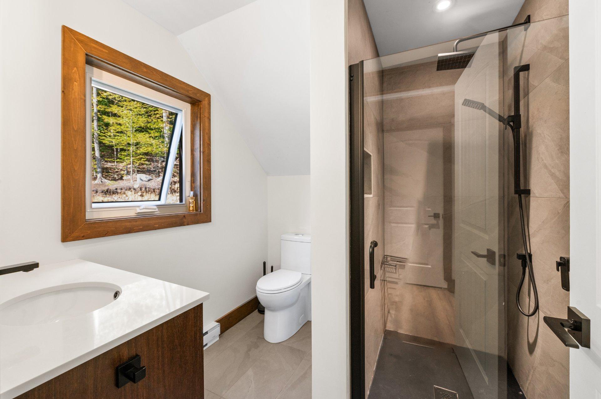 









125


Mtée des Samares

,
Sainte-Agathe-des-Monts,




QC
J8C0R7

