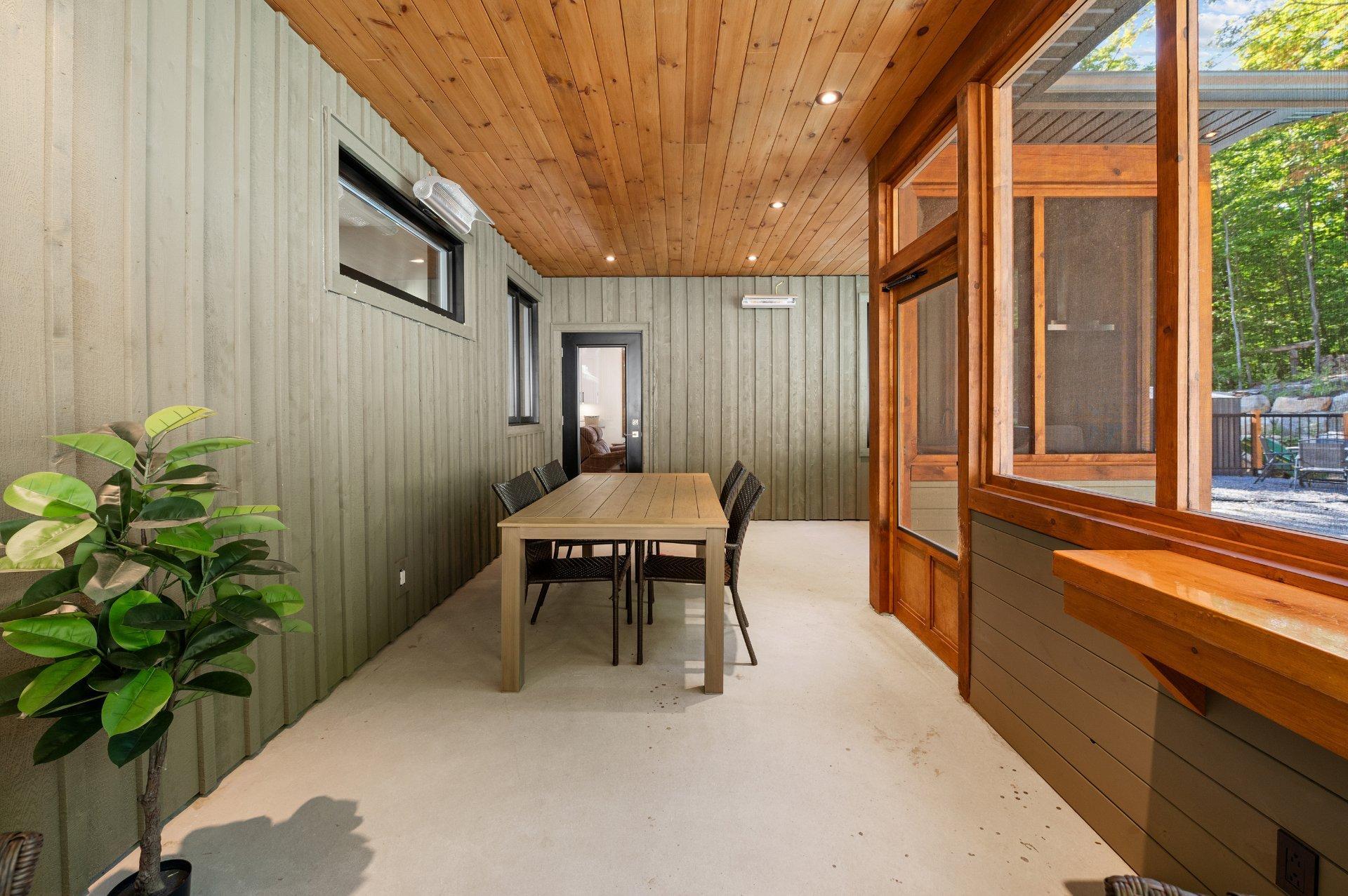 









125


Mtée des Samares

,
Sainte-Agathe-des-Monts,




QC
J8C0R7

