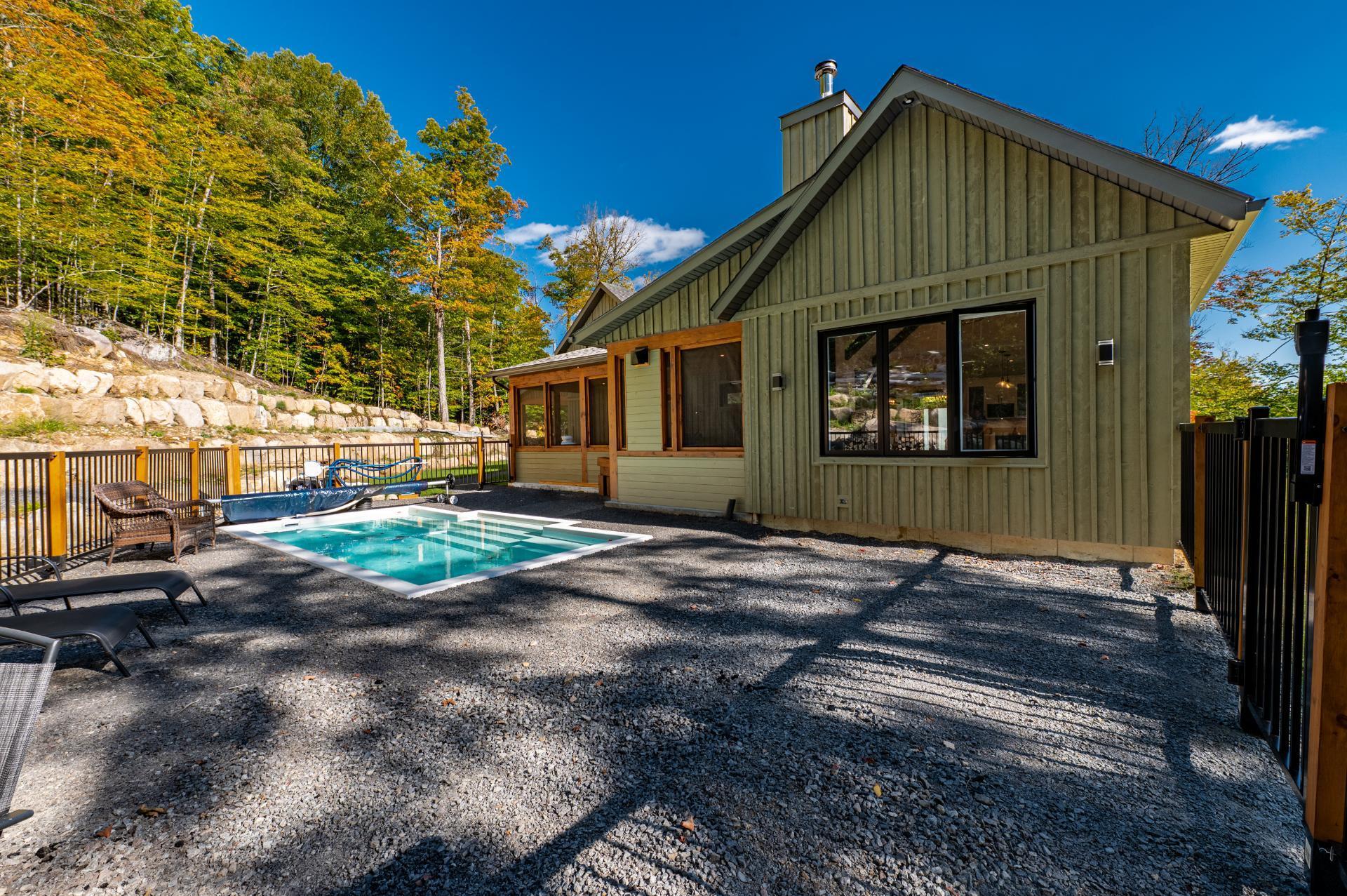 









125


Mtée des Samares

,
Sainte-Agathe-des-Monts,




QC
J8C0R7

