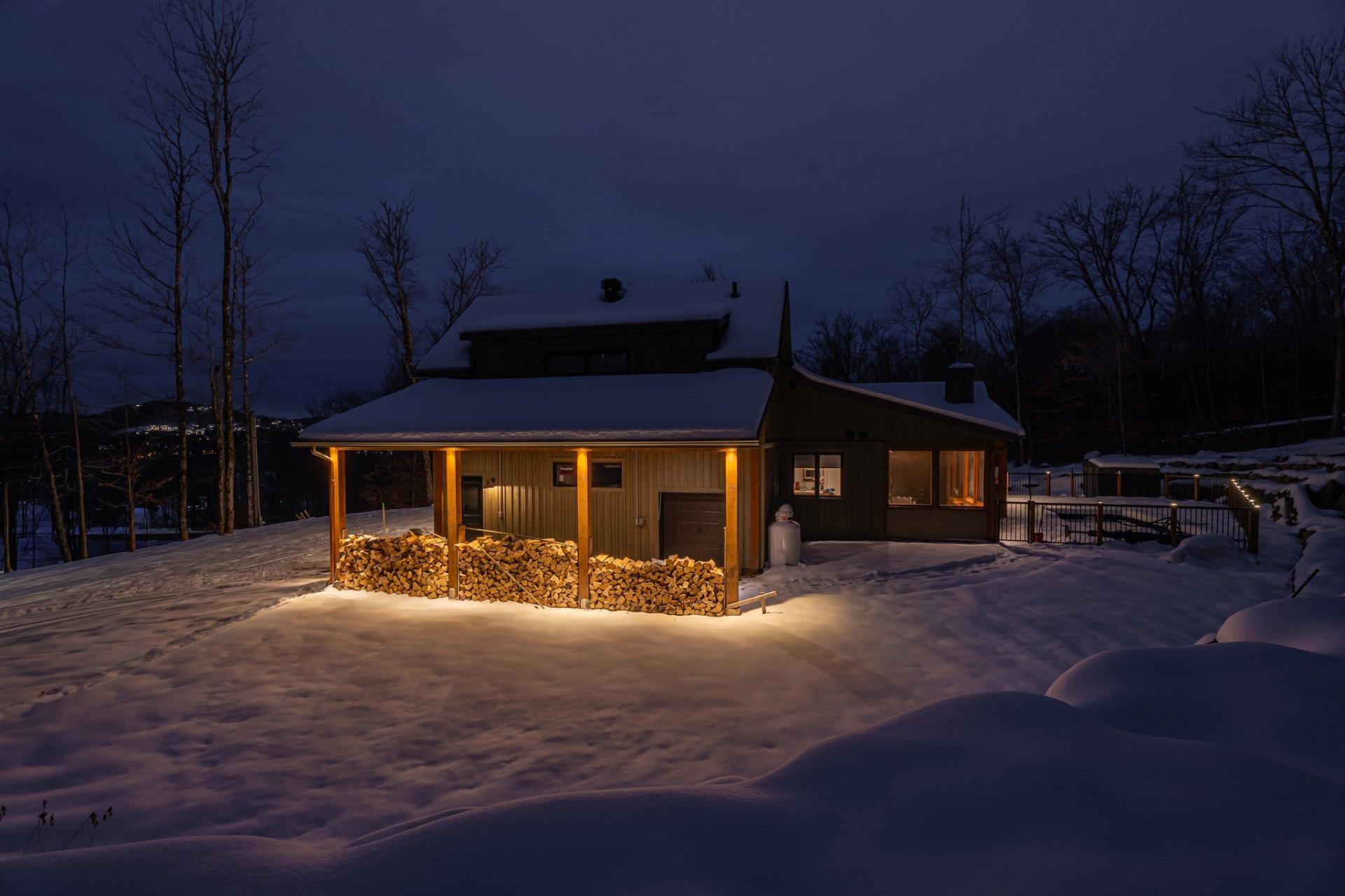 









125


Mtée des Samares

,
Sainte-Agathe-des-Monts,




QC
J8C0R7

