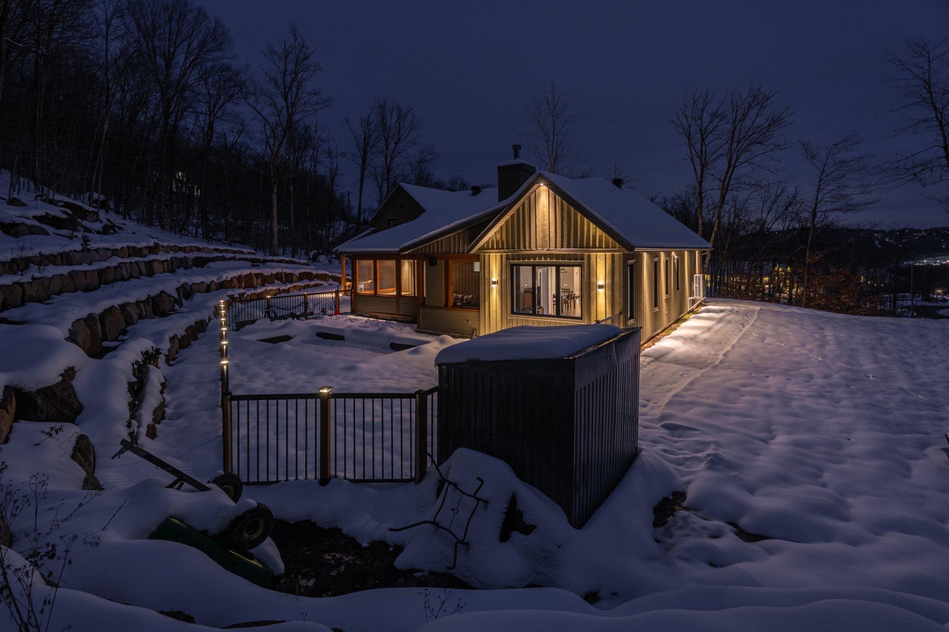









125


Mtée des Samares

,
Sainte-Agathe-des-Monts,




QC
J8C0R7

