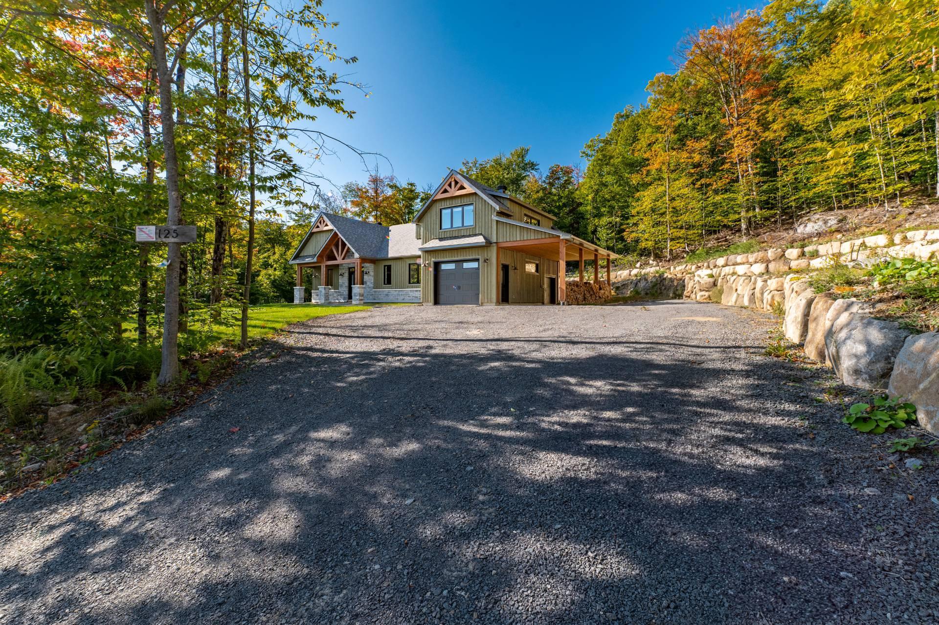 









125


Mtée des Samares

,
Sainte-Agathe-des-Monts,




QC
J8C0R7

