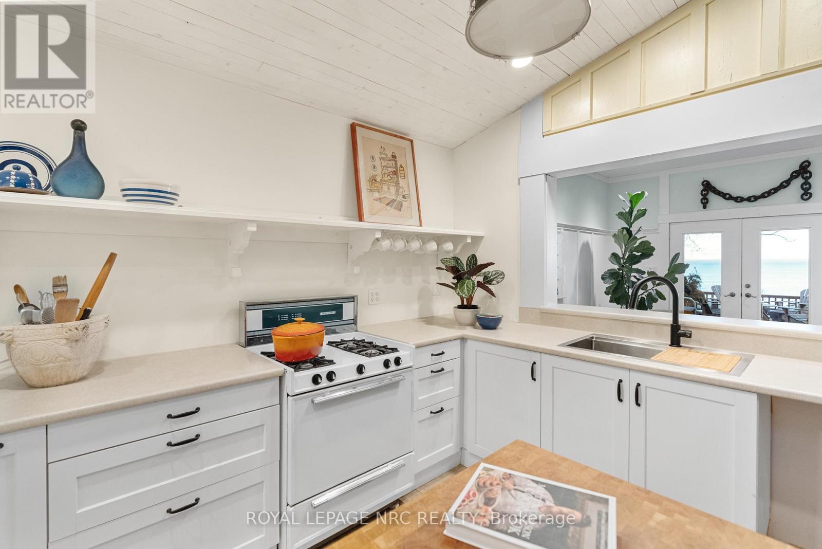 












3765 CRYSTAL BEACH DRIVE

,
Fort Erie (Crystal Beach),




Ontario
L0S1B0

