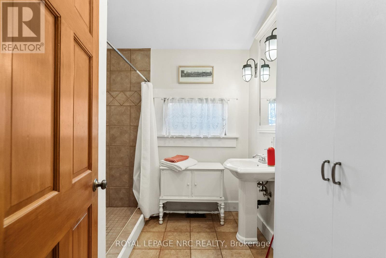 












3765 CRYSTAL BEACH DRIVE

,
Fort Erie (Crystal Beach),




Ontario
L0S1B0

