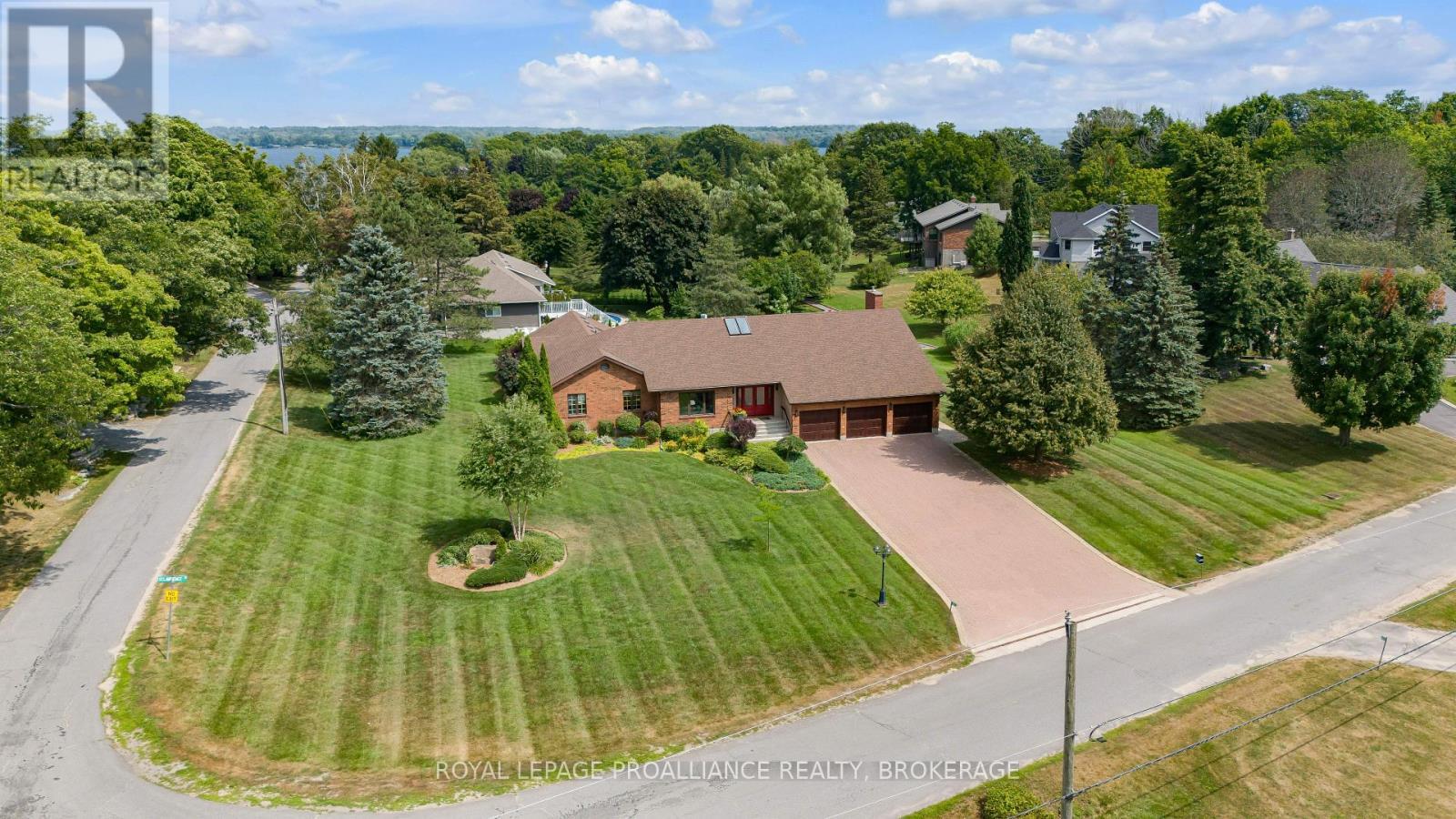 












1673 ST. LAWRENCE AVENUE

,
Kingston (Kingston East (Incl CFB Kingston)),




Ontario
K7L4V1

