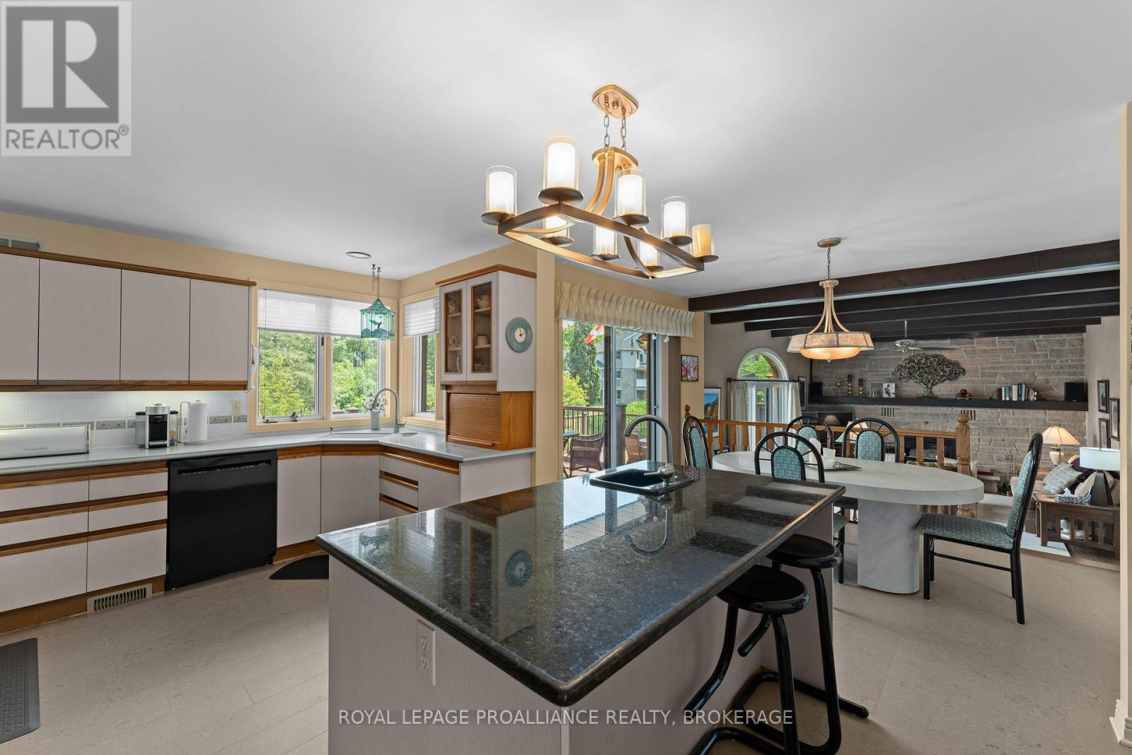 












1673 ST. LAWRENCE AVENUE

,
Kingston (Kingston East (Incl CFB Kingston)),




Ontario
K7L4V1

