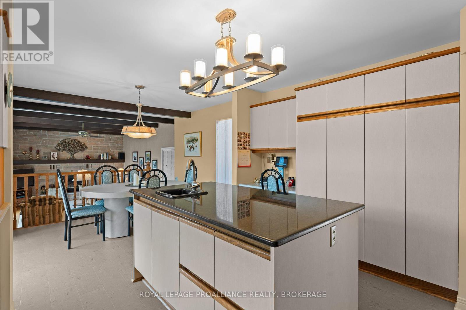 












1673 ST. LAWRENCE AVENUE

,
Kingston (Kingston East (Incl CFB Kingston)),




Ontario
K7L4V1

