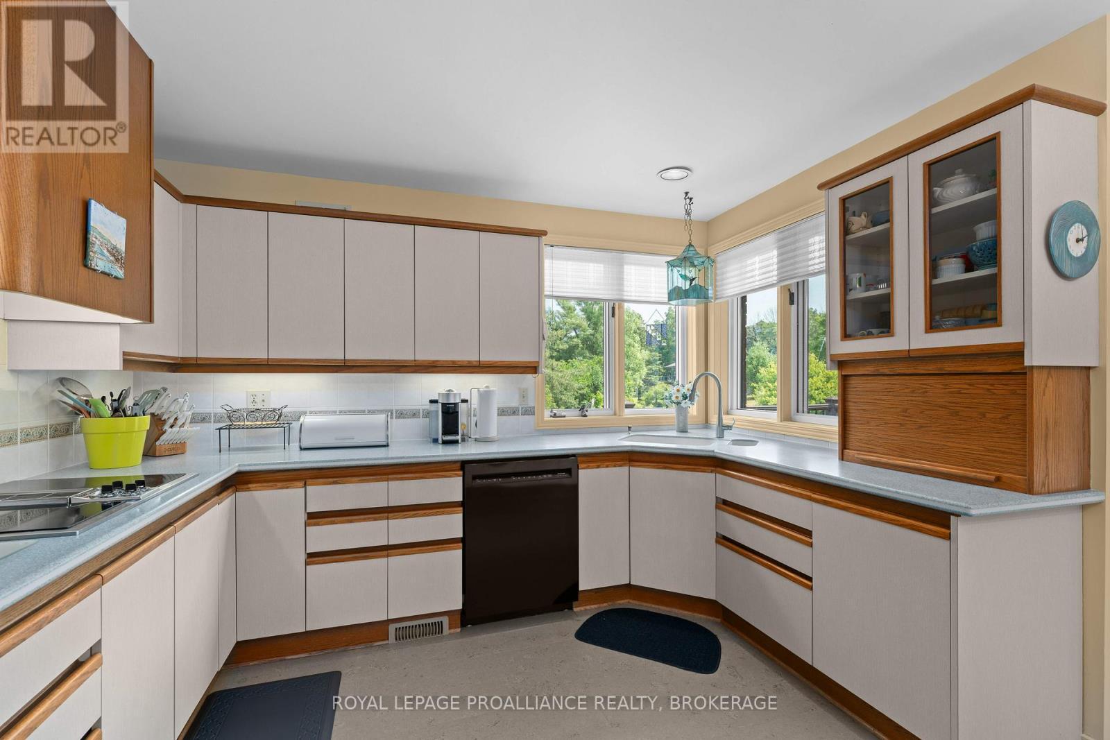












1673 ST. LAWRENCE AVENUE

,
Kingston (Kingston East (Incl CFB Kingston)),




Ontario
K7L4V1

