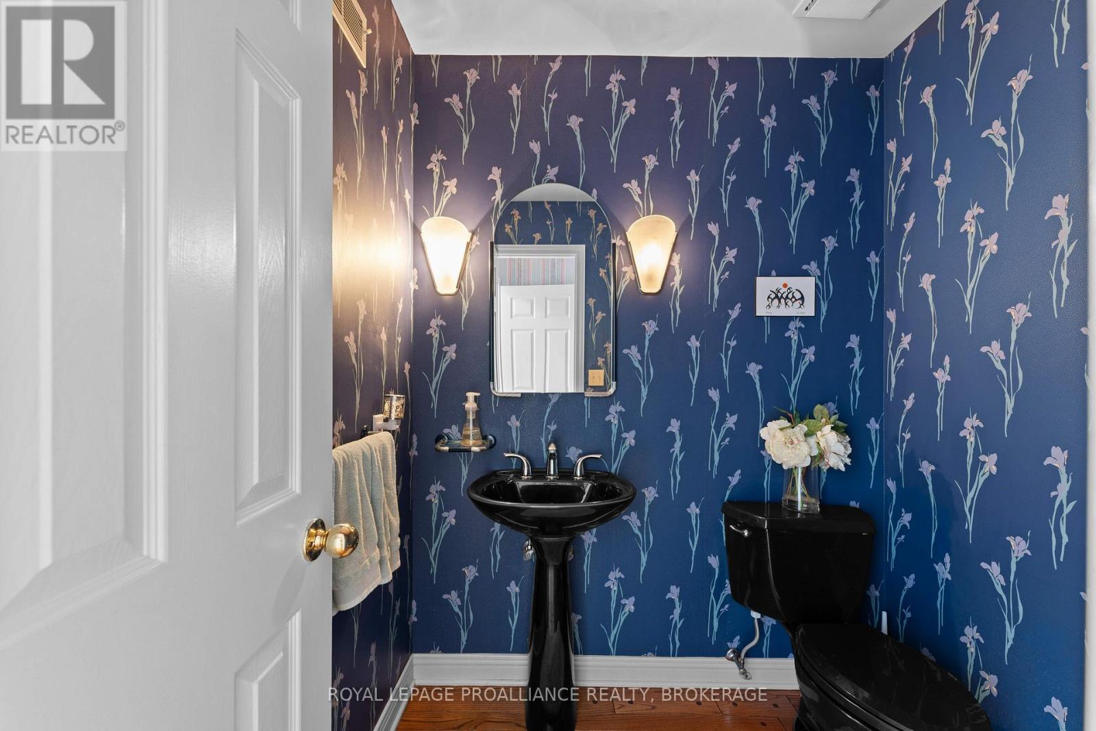 












1673 ST. LAWRENCE AVENUE

,
Kingston (Kingston East (Incl CFB Kingston)),




Ontario
K7L4V1


