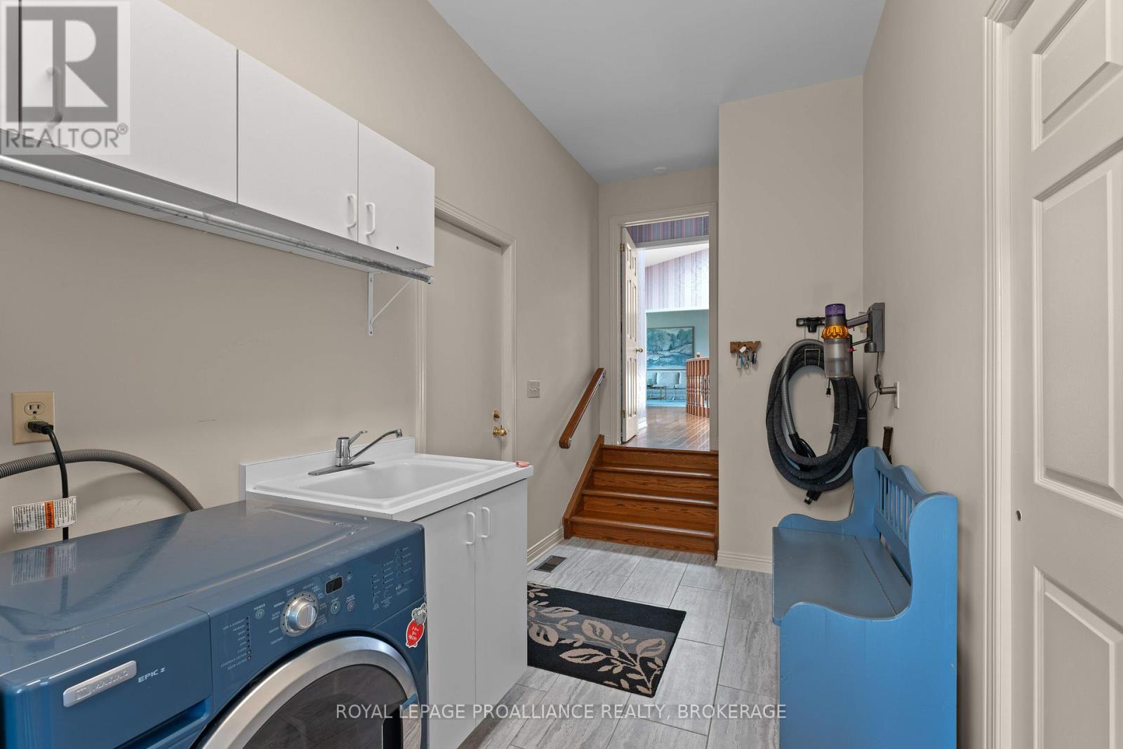 












1673 ST. LAWRENCE AVENUE

,
Kingston (Kingston East (Incl CFB Kingston)),




Ontario
K7L4V1

