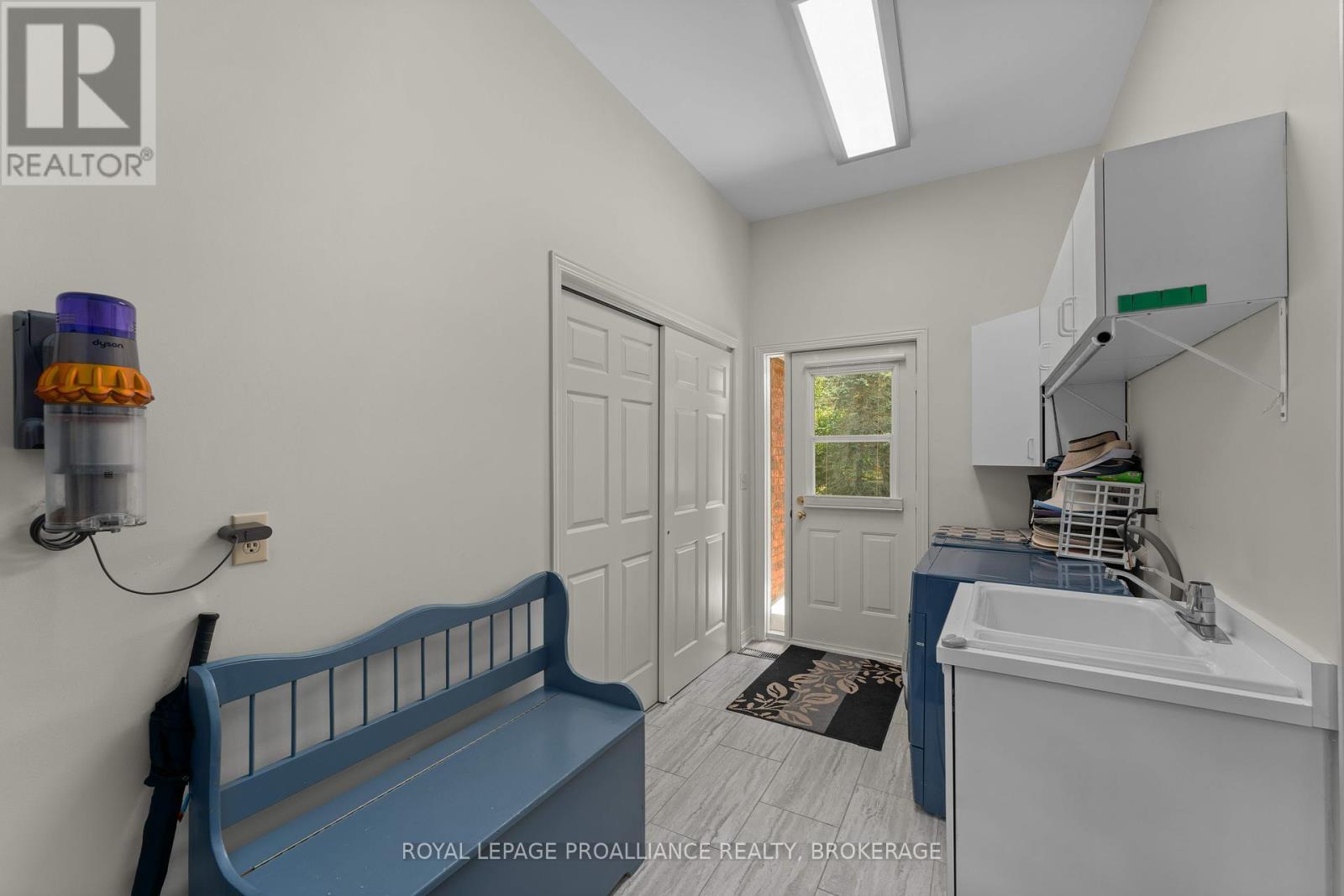 












1673 ST. LAWRENCE AVENUE

,
Kingston (Kingston East (Incl CFB Kingston)),




Ontario
K7L4V1

