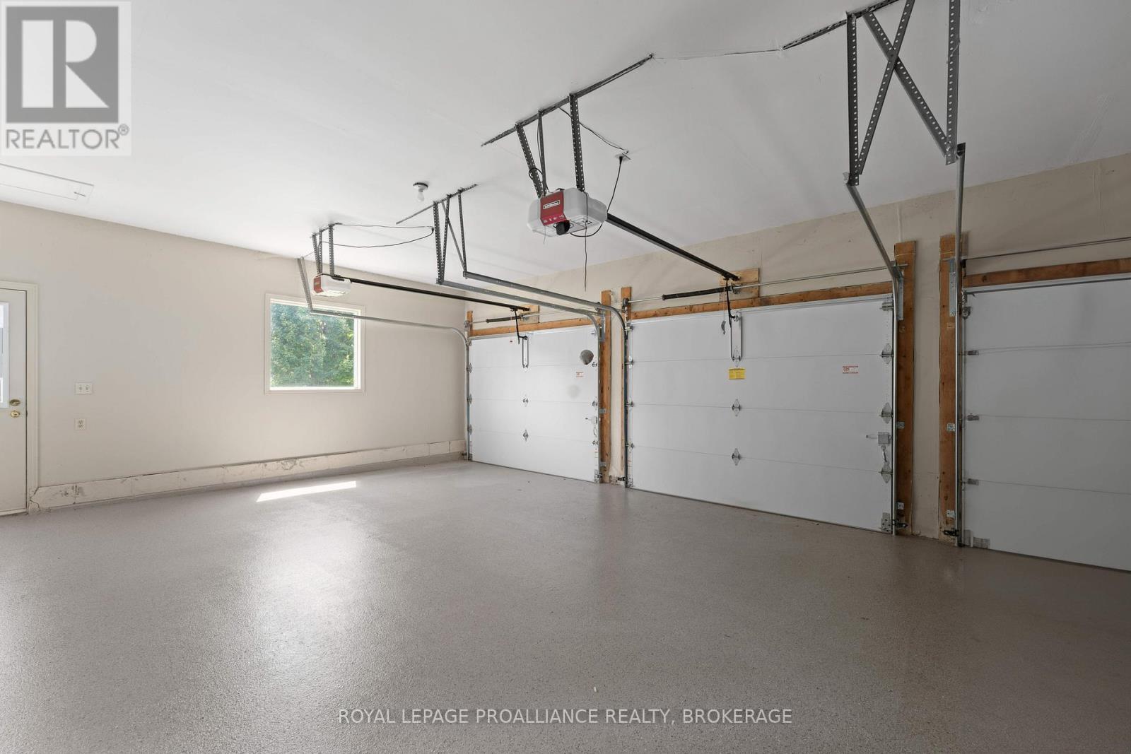 












1673 ST. LAWRENCE AVENUE

,
Kingston (Kingston East (Incl CFB Kingston)),




Ontario
K7L4V1

