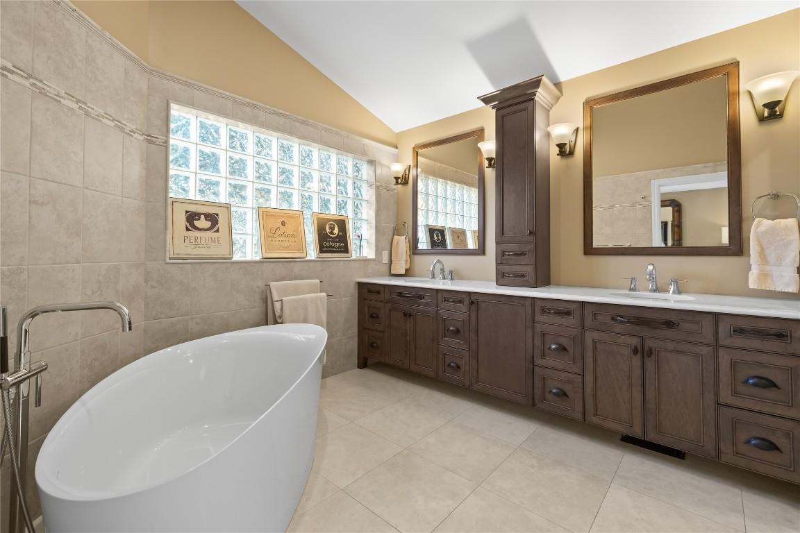 









3992


Gallaghers

Parkway,
Kelowna,




BC
V1W 3Z8

