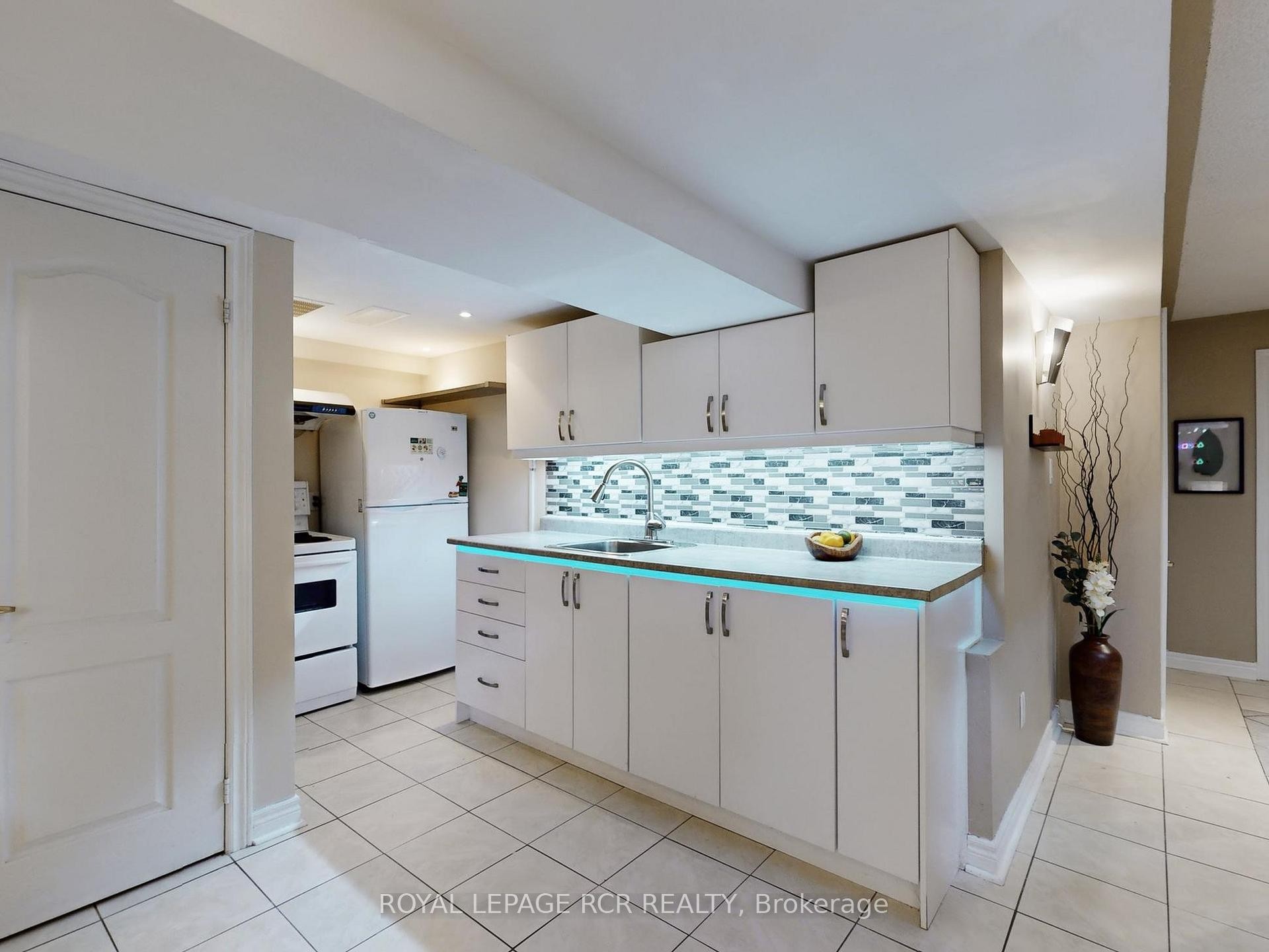









28


Wakely

Boulevard,
Caledon,




ON
L7E 2G9

