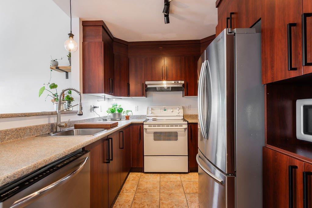 









1374


Rue Émerie

,
Longueuil (Saint-Hubert),




QC
J4T0A3

