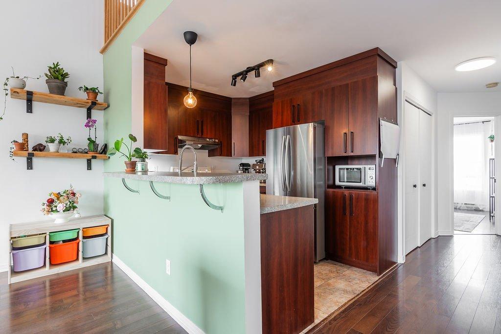 









1374


Rue Émerie

,
Longueuil (Saint-Hubert),




QC
J4T0A3

