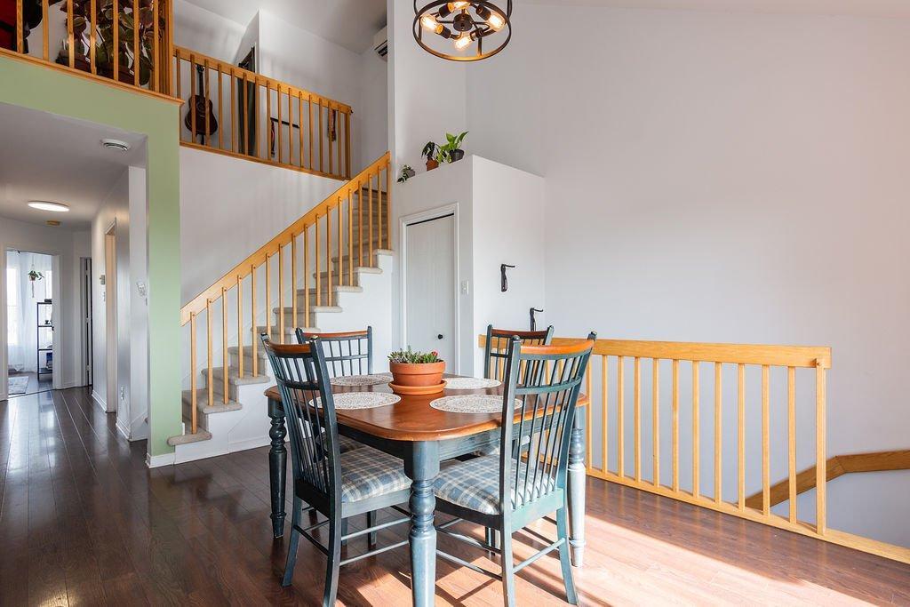 









1374


Rue Émerie

,
Longueuil (Saint-Hubert),




QC
J4T0A3

